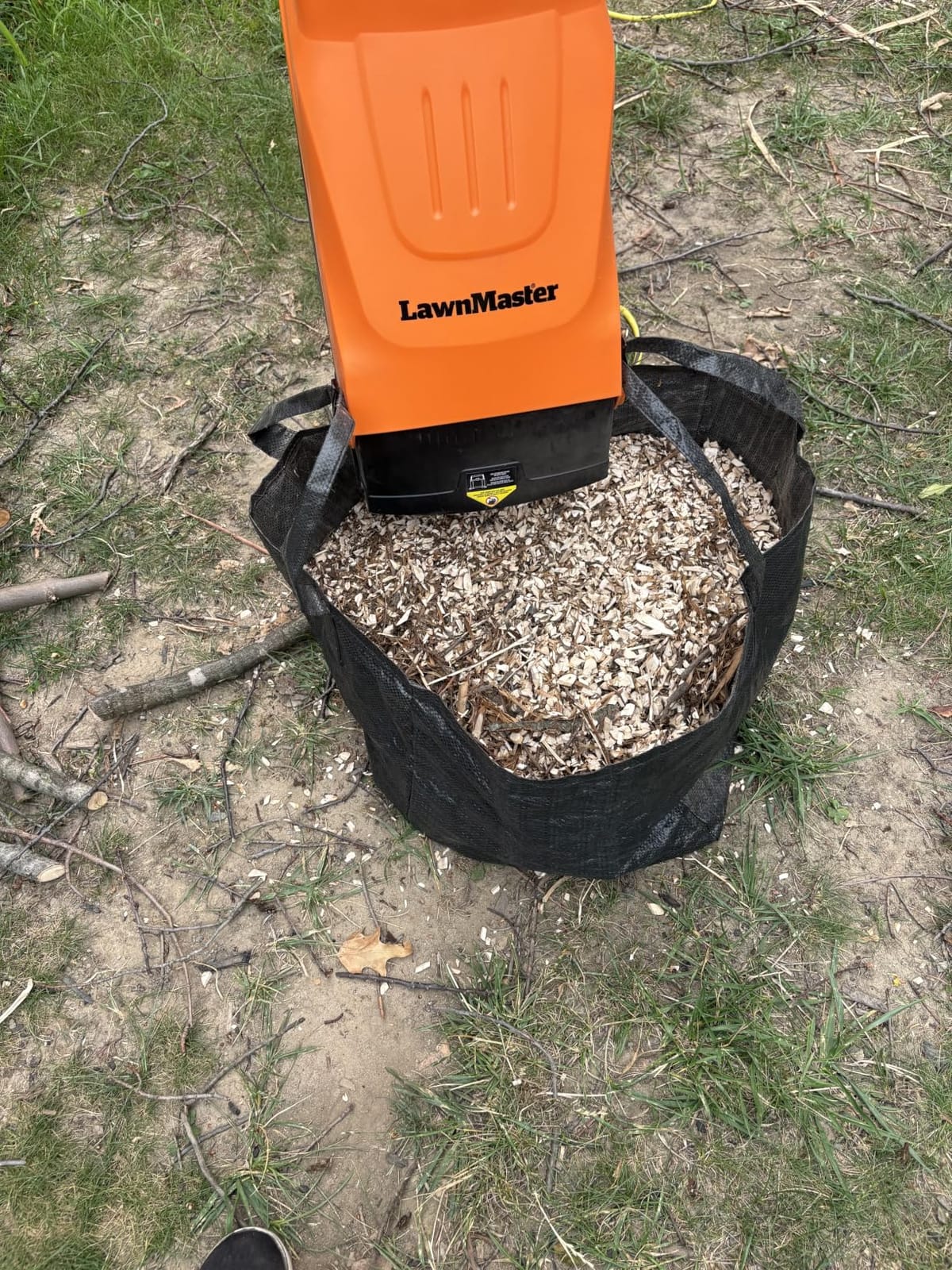 LawnMaster Electric Wood Chipper 1.8'' Cutting Diameter with Bag, FD1503 | 15-Amp, 14:1 Reduction customer photo 1