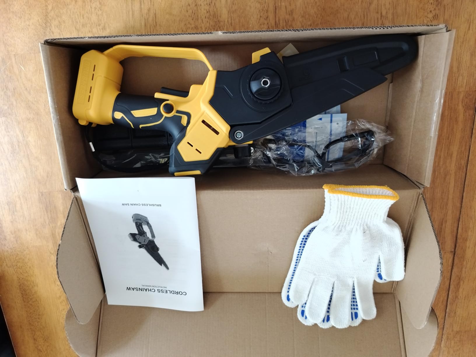 Cordless Mini Chainsaw Compatible with Dewalt 20V MAX Battery, 1200W 6 Inch & 8 Inch Small Electric Chainsaw Brushless, Auto Oiler, Handheld Pruning Tree Saw Gift for Men Husband Fathers (Tool Only) customer photo 1