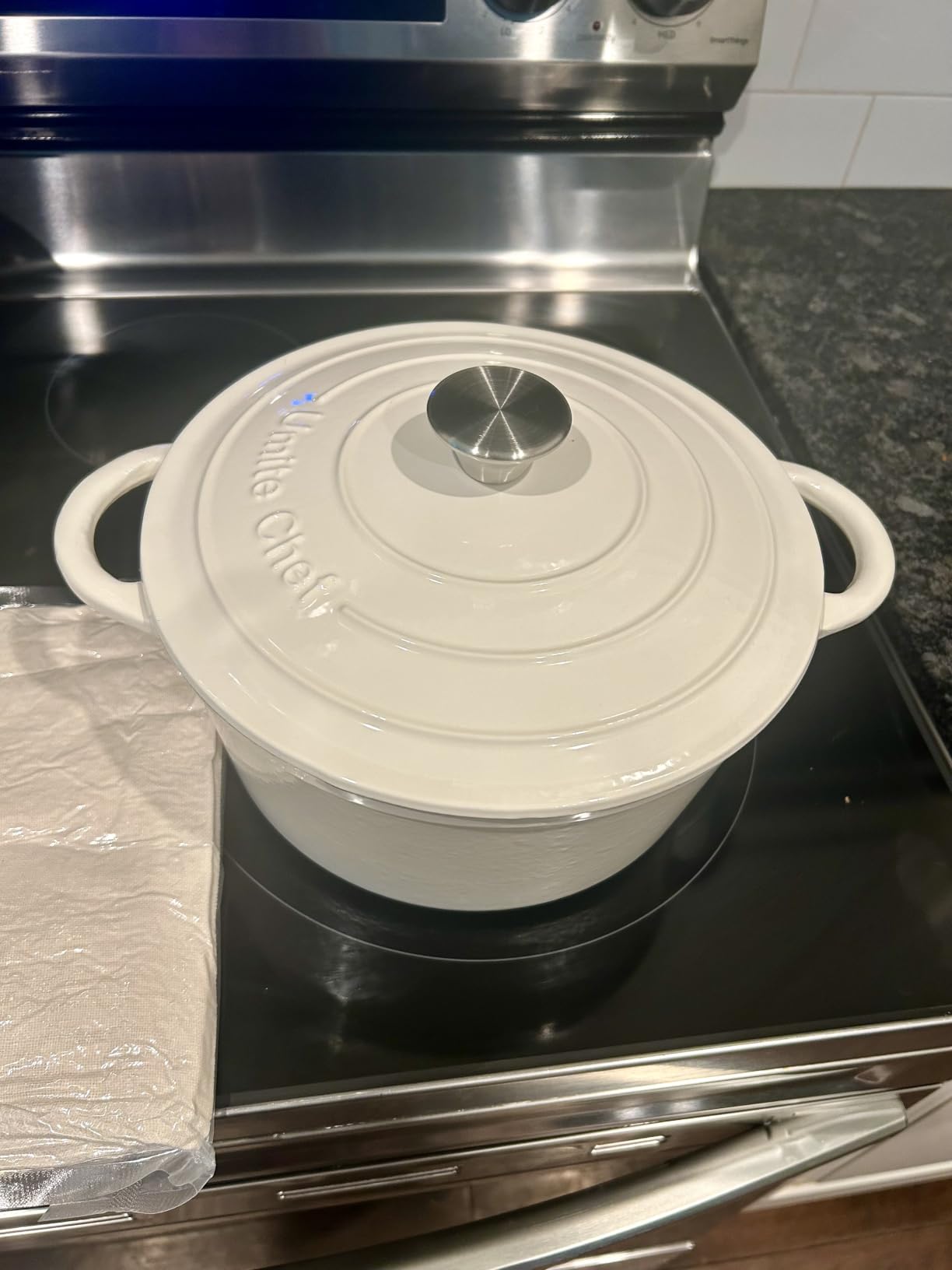 Enameled Cast Iron Dutch Oven - Umite Chef 5QT Pot with Lid & Cotton Potholders - Heavy-Duty Cookware for Bread Baking, Braising, Stews, Roasting(Cream White) customer photo 2