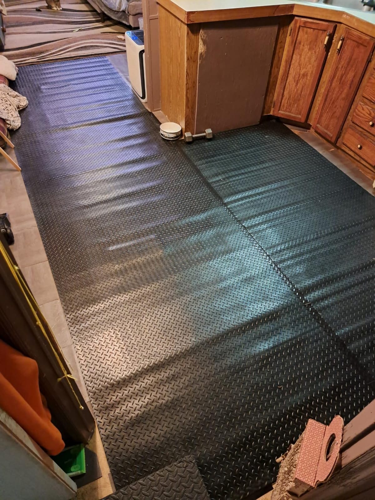 VEVOR Rubber Flooring Roll, 3 mm x 4 FT x 15 FT Diamond Plate Mat, Black customer photo 2