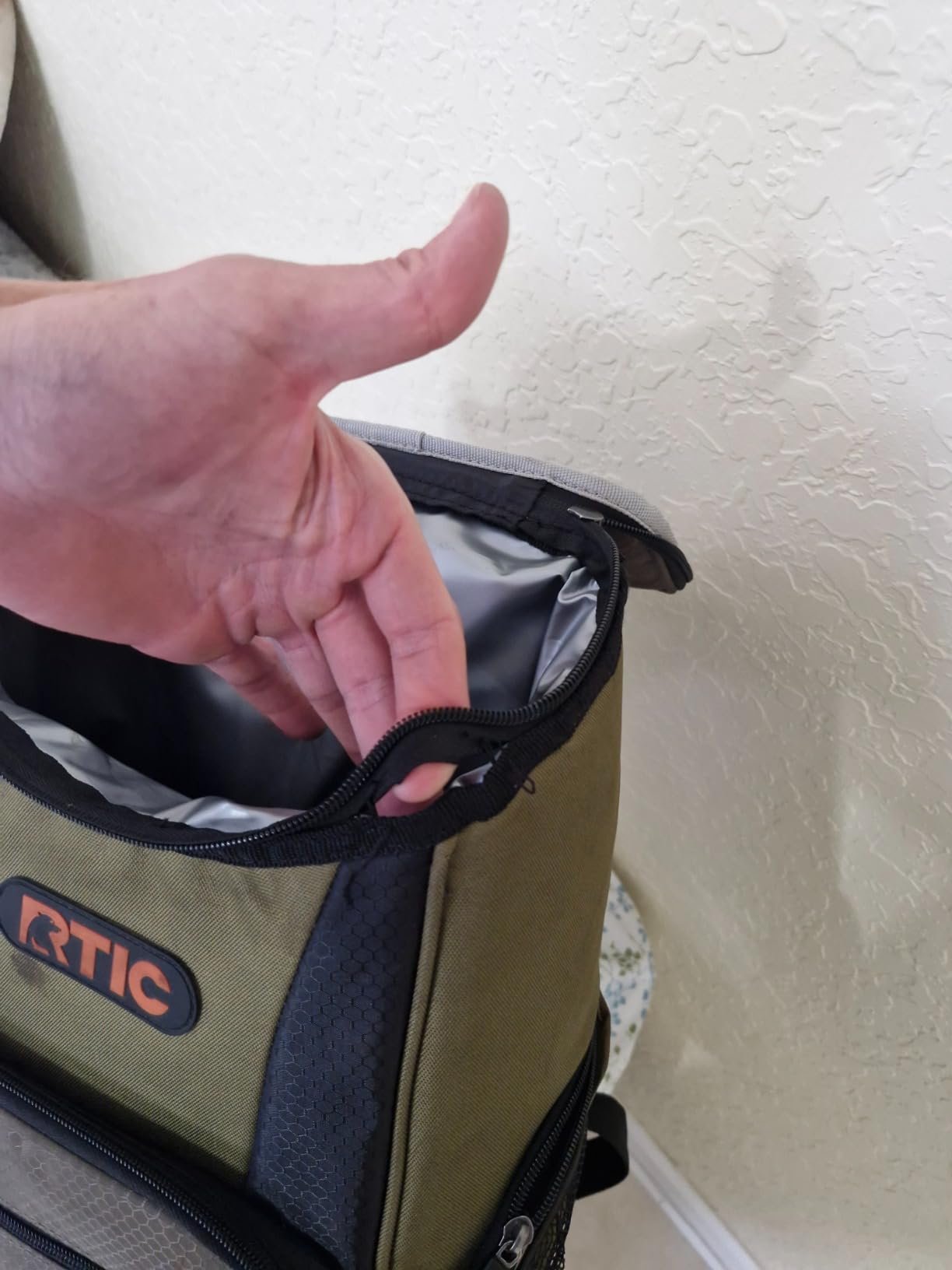 RTIC Lightweight Backpack Cooler Soft Insulated Portable Bag for Lunch, Beach, Drink, Beverage, Travel, Camping, Picnic, Car, Hiking, customer photo 1