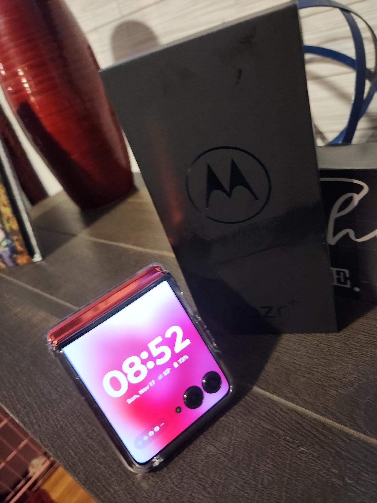 Motorola Razr Ultra 2025 | Unlocked | Made for US 16/512GB | 50MP Camera | Pantone Cabaret customer photo 2