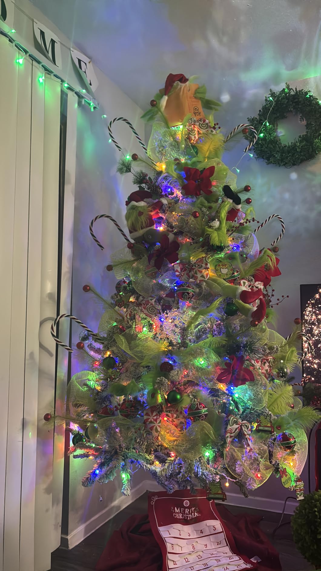 SHareconn 7ft Prelit Flocked Spruce Artificial Christmas Tree with Remote customer photo 1
