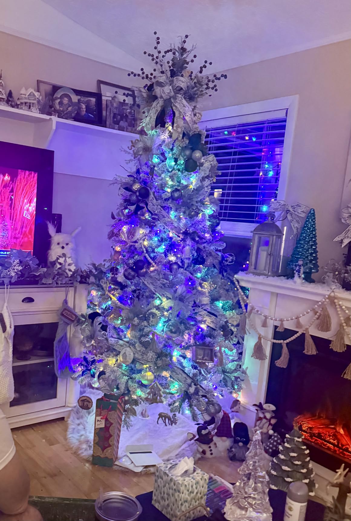 SHareconn 7ft Prelit Flocked Spruce Artificial Christmas Tree with Remote customer photo 2