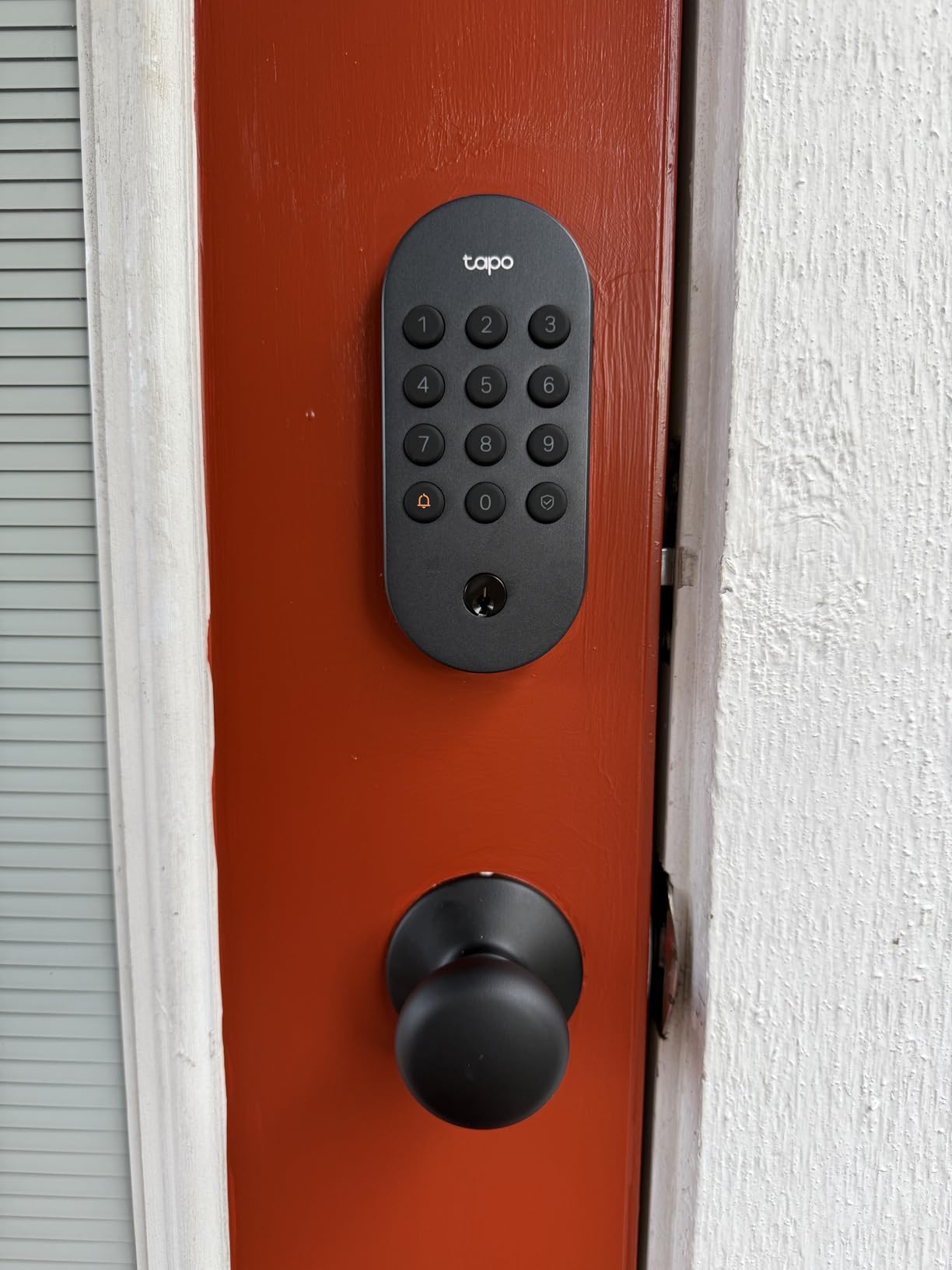Tapo Smart Wi-Fi Deadbolt Door Lock, Keyless Tactile Buttons, DL100 | Customized Access with in-App Monitoring, Auto-Lock, IP54 Weatherproof, BHMA Grade 3, Compatible with Standard Door Sizes customer photo 1