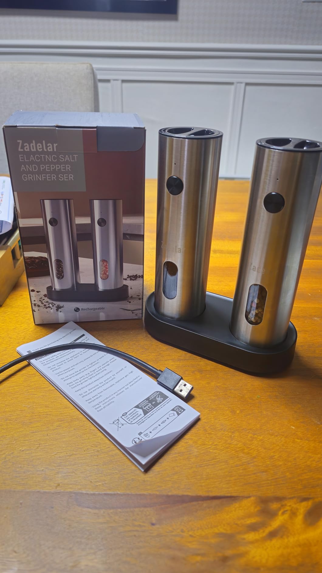 Zadelar Rechargeable Electric Salt and Pepper Grinder Set with USB-C Charging Base, Stainless Steel Automatic Salt and Pepper Shakers, Adjustable Coarseness, LED Light, Large Capacity, Kitchen Gift customer photo 1