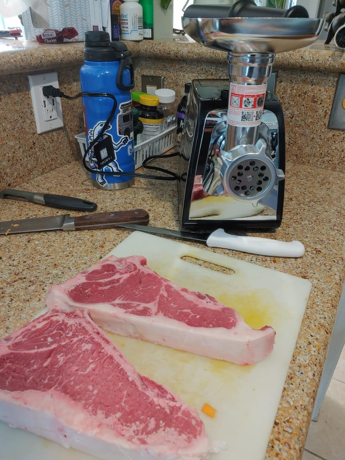Electric Meat Grinder, 2300W Max, Heavy Duty Sausage Stuffer with 2 Blades, 3 Grinding Plates, Sausage Tube & Kubbe Kit, Home Kitchen Meat Mincer with Handle (Black) customer photo 2
