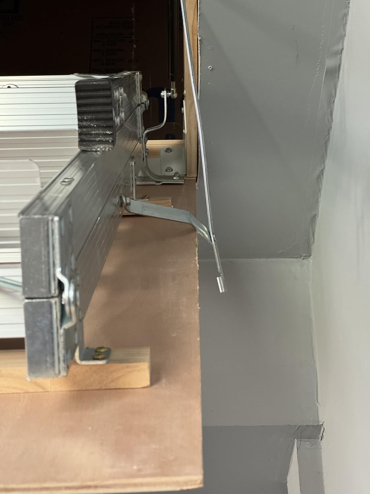 VEVOR Attic Ladder Wall-Mounted, 660LBS/299.4KG Capacity, Fits 9.5 to 10 ft Ceiling Height, 12-Step Steel Folding Stairs with Handrails, Pull Down Attic Ladders for Attics, Garages, Roofs, Basements customer photo 2
