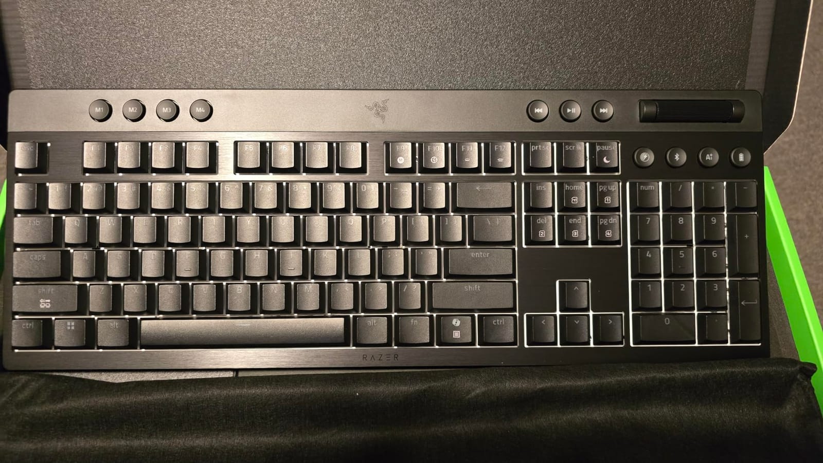 Razer BlackWidow V4 Low Profile HyperSpeed Wireless Gaming Keyboard customer photo 1