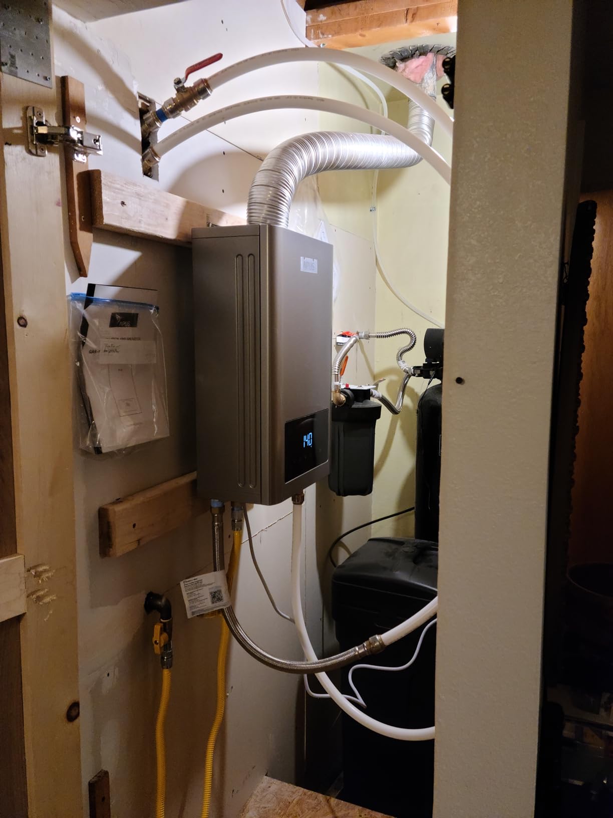 APUS Natural Gas Tankless Water Heater, 140,000 BTU, Up to 6.8 GPM, Indoor customer photo 2
