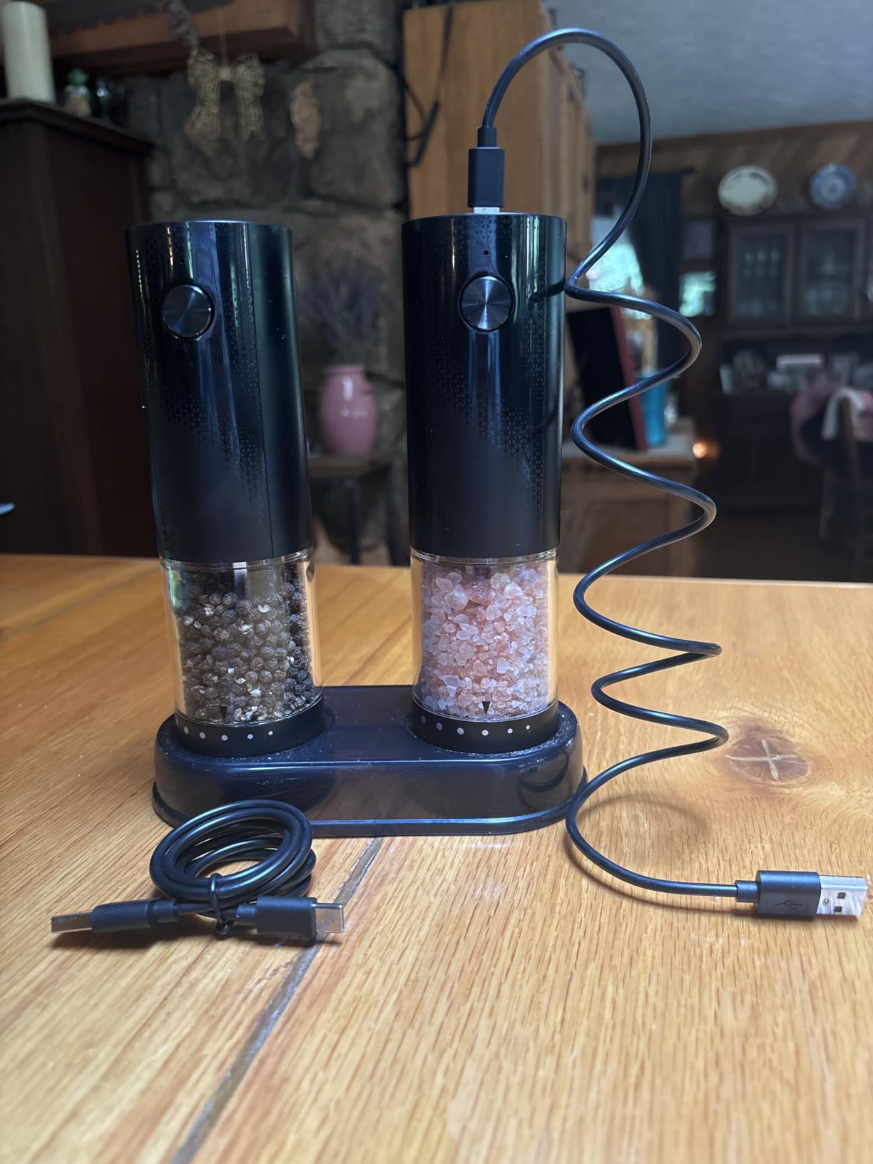 Electric Salt and Pepper Grinder Set - Rechargeable Automatic Salt and Pepper Shakers, Kitchen Appliances with External Adjustable Coarseness, Larger Hopper for Cooking, Home Gifts(2 Pack,Black/Black) customer photo 1