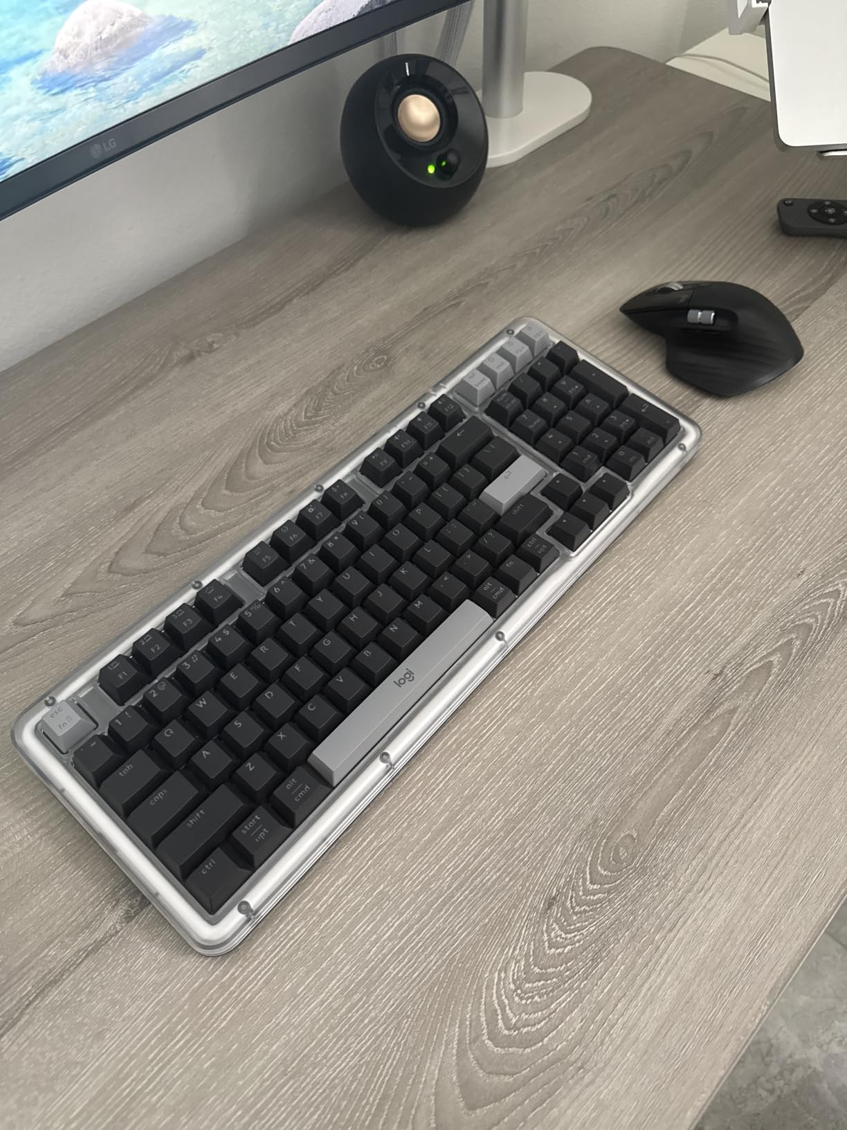 Logitech Alto Keys K98M Wireless Mechanical Gasket Keyboard - Graphite | Customizable, clicky, vibration absorbing gasket, white backlit keys, Bluetooth, USB-C charging, for PC, Mac, Laptops customer photo 1
