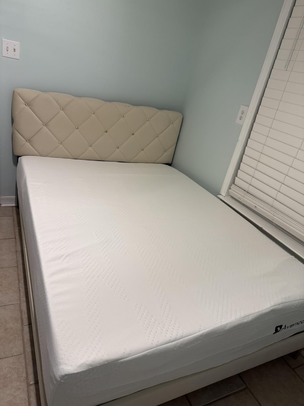 Avenco Queen Mattresses, 10 Inch Queen Size Mattress with Gel Memory Foam for Cool Night & Pressure Relief, Bed Mattress in a Box Medium Soft Plush Feel Colchones with Motion Isolating customer photo 1