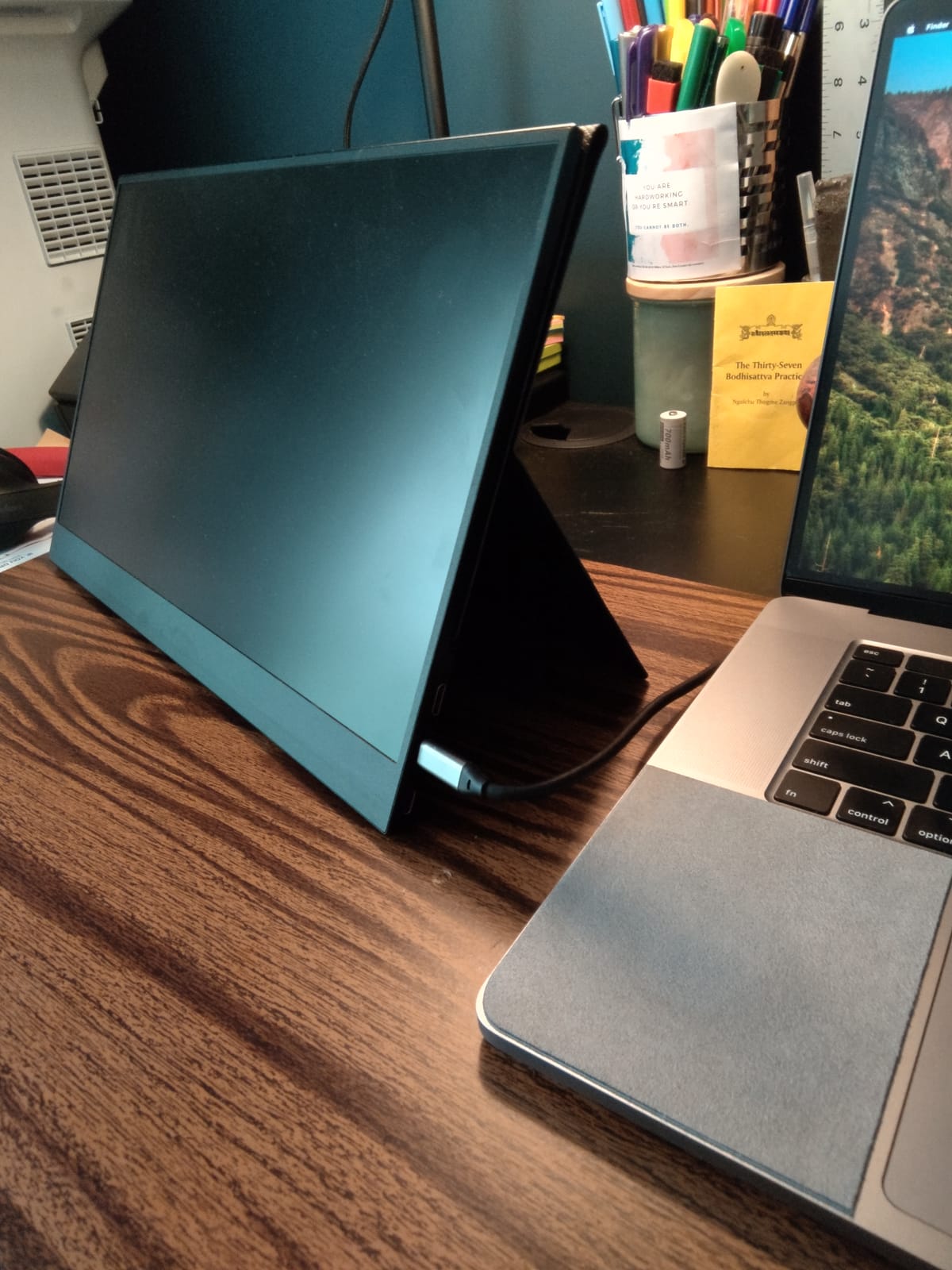 cocopar Portable Monitor 16 Inch 2.5K QHD 110% sRGB 144Hz USB-C, 120Hz HDMI, Travel Monitor with Speaker Second Screen for Laptop MacBook Surface PC Xbox PS4/5, VESA Mountable, with Kickstand customer photo 1