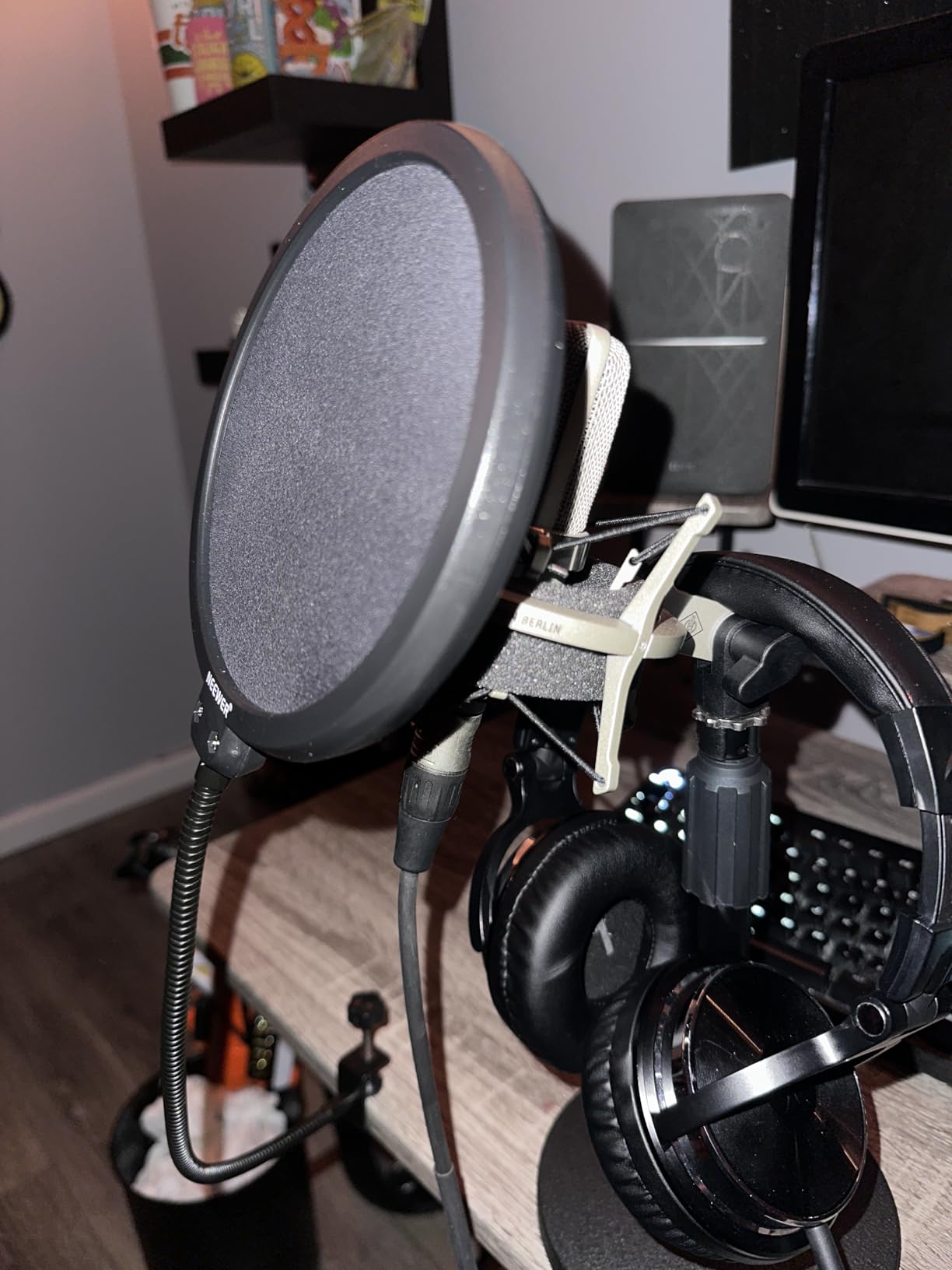 NEEWER Pop Filter for Microphones, Triple Layer Isolation Shield Windscreen Cover for 40-72 mm Diameter Mics, Compatible with Blue Yeti for Podcast Streaming Voice Over Singing Studio Recording, MS020 customer photo 1