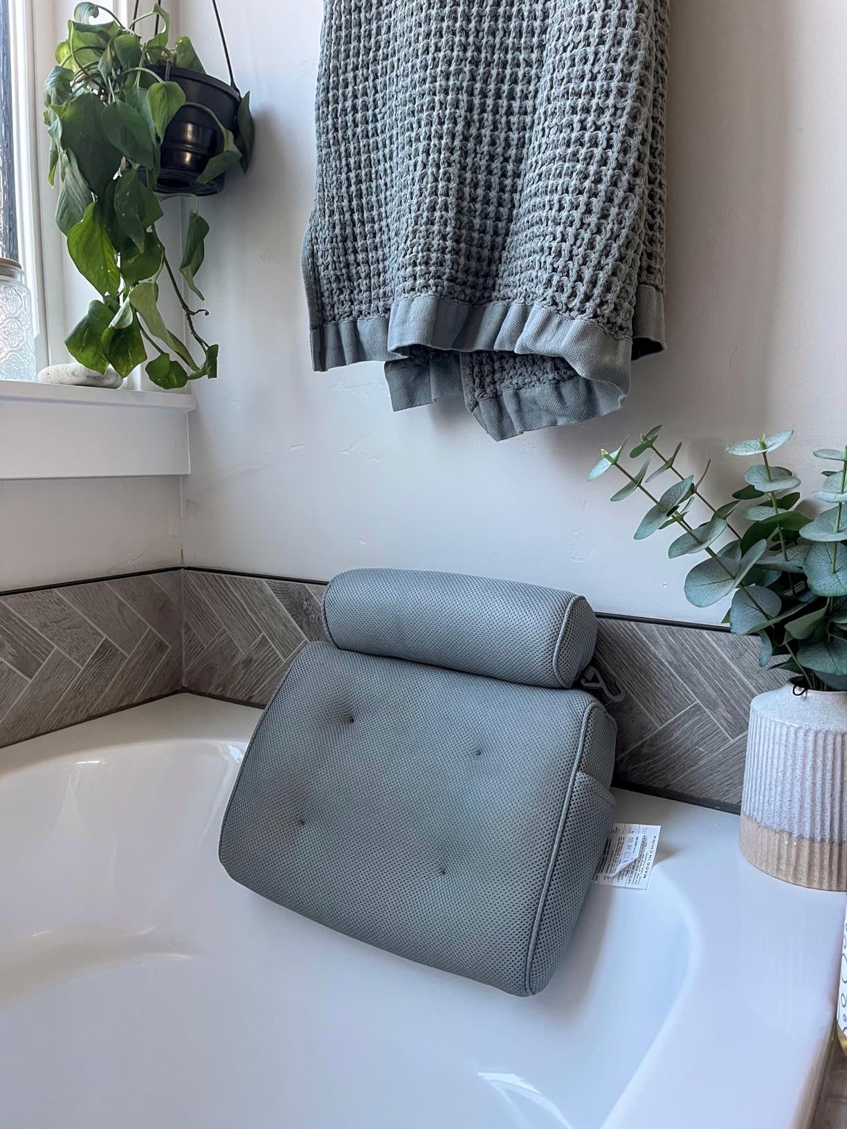Everlasting Comfort Luxury Bath Pillow for Tub – Quick-Dry 4D Mesh – Gray customer photo 1