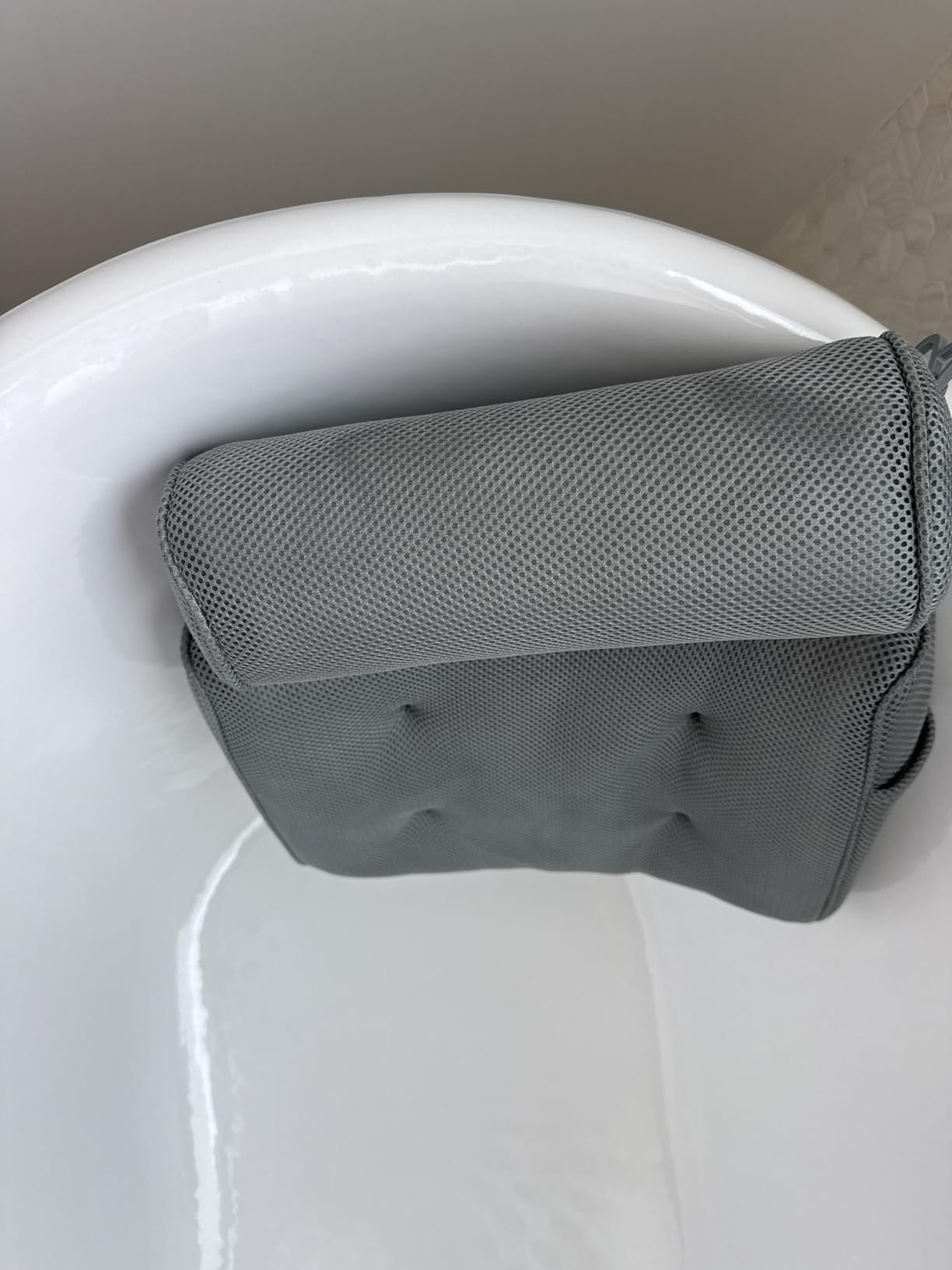 Everlasting Comfort Luxury Bath Pillow for Tub – Quick-Dry 4D Mesh – Gray customer photo 2