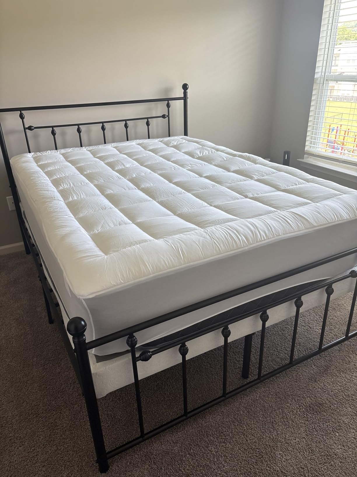 12 Inch Queen Mattress, Hybrid with Motion-Isolating Pocket Springs customer photo 1