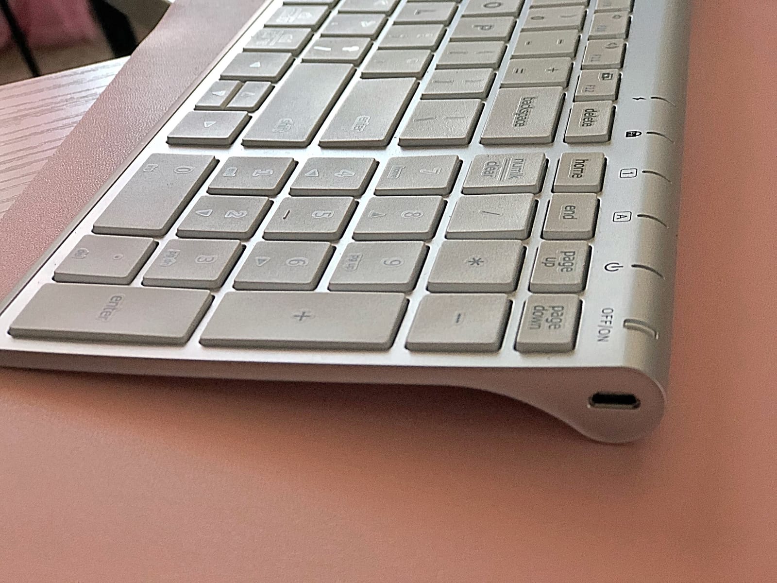iClever BK10 SE Bluetooth Keyboard for Mac, Slim Full-Size Keyboard, Silver customer photo 2