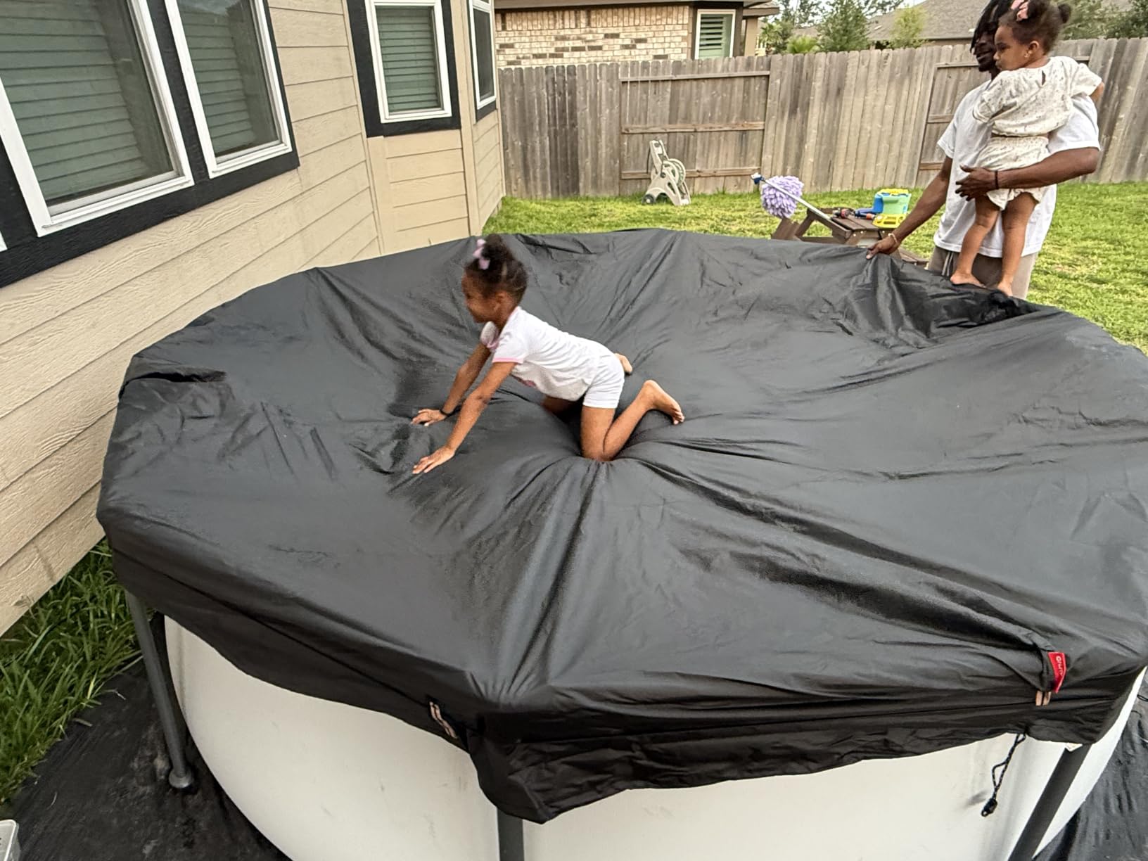 QH.HOME 8 ft Round Pool Cover,8ft Stock Tank Pool Cover - [Ultimate Windproof & Tear-Resistant Fabric], Blocks Leaves & Sun, Windproof Snug Fit with Drawstring & Weight Rings customer photo 1