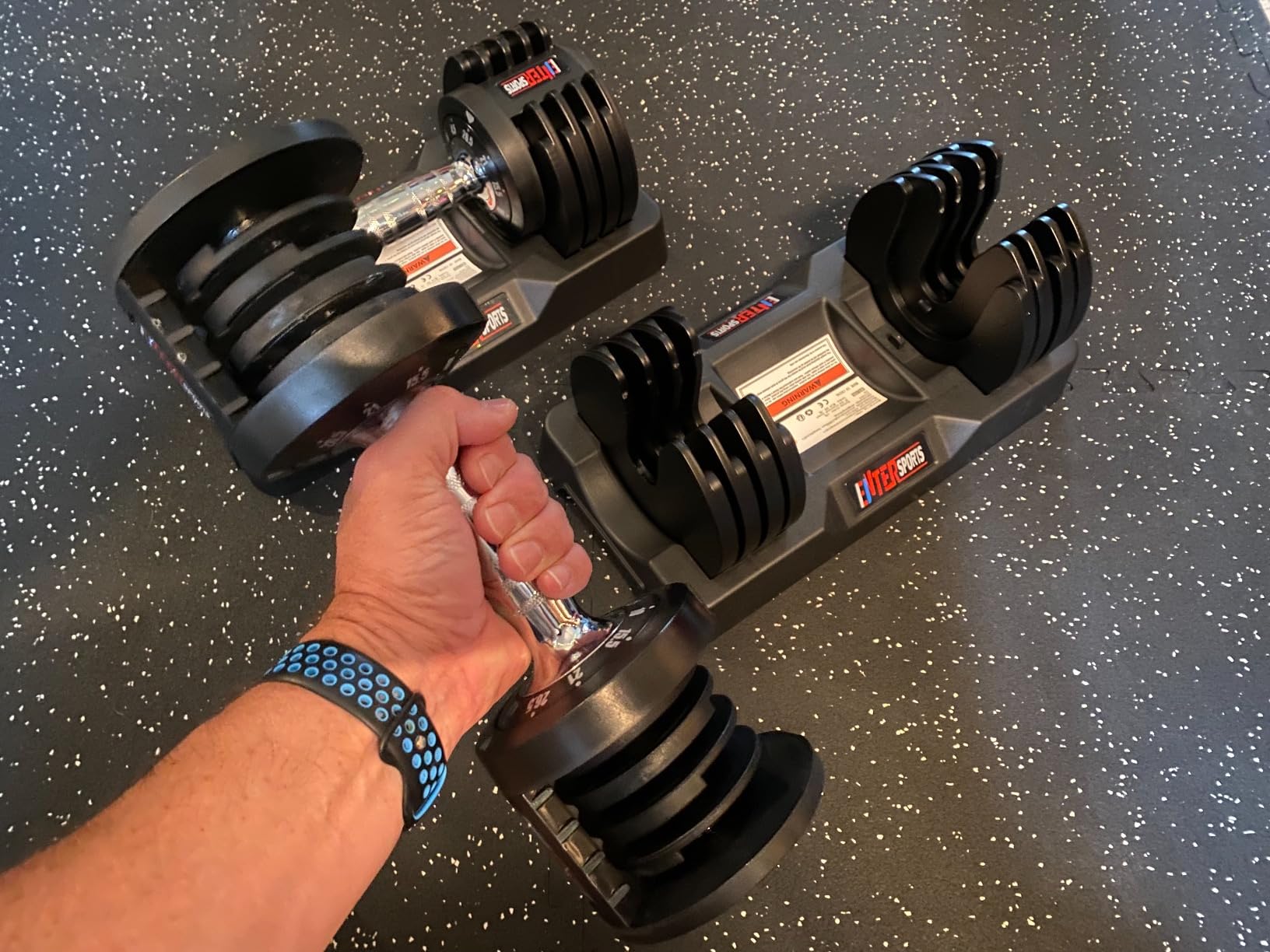 EnterSports 22/44/60/88 LBS Adjustable Dumbbell Quick Adjustment Space-saving Convertible Dumbbell with Non-Slip Handle, Changeable weights Suitable for Women Men Home Office Gym Body Strength Training customer photo 2