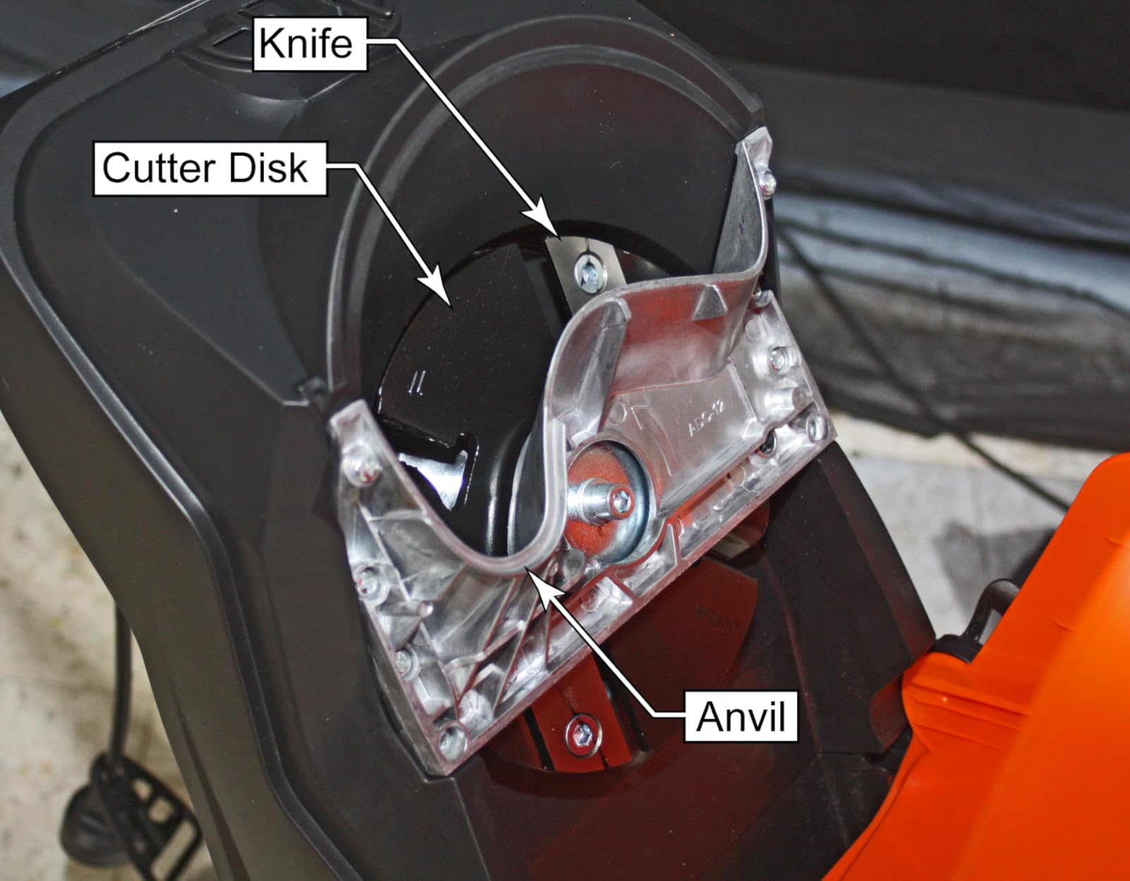 AIVOLT Electric Wood Chipper, 15-Amp Chipper Shredder customer photo 2