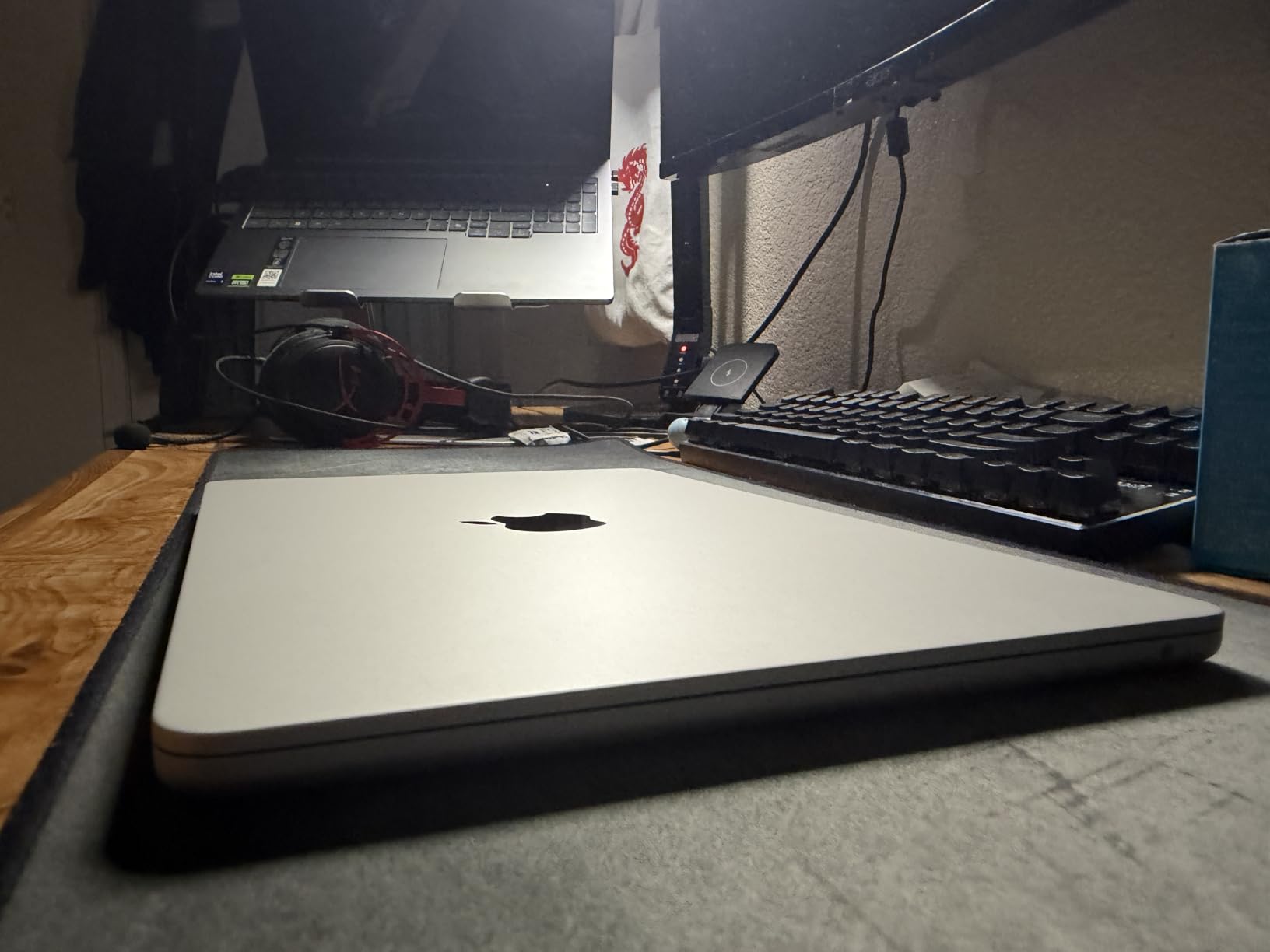 Apple 2026 MacBook Air 13-inch Laptop with M5 chip: Built for AI, 13.6-inch Liquid Retina Display, 16GB Unified Memory, 1TB SSD, 12MP Center Stage Camera, Touch ID, Wi-Fi 7; Starlight customer photo 2
