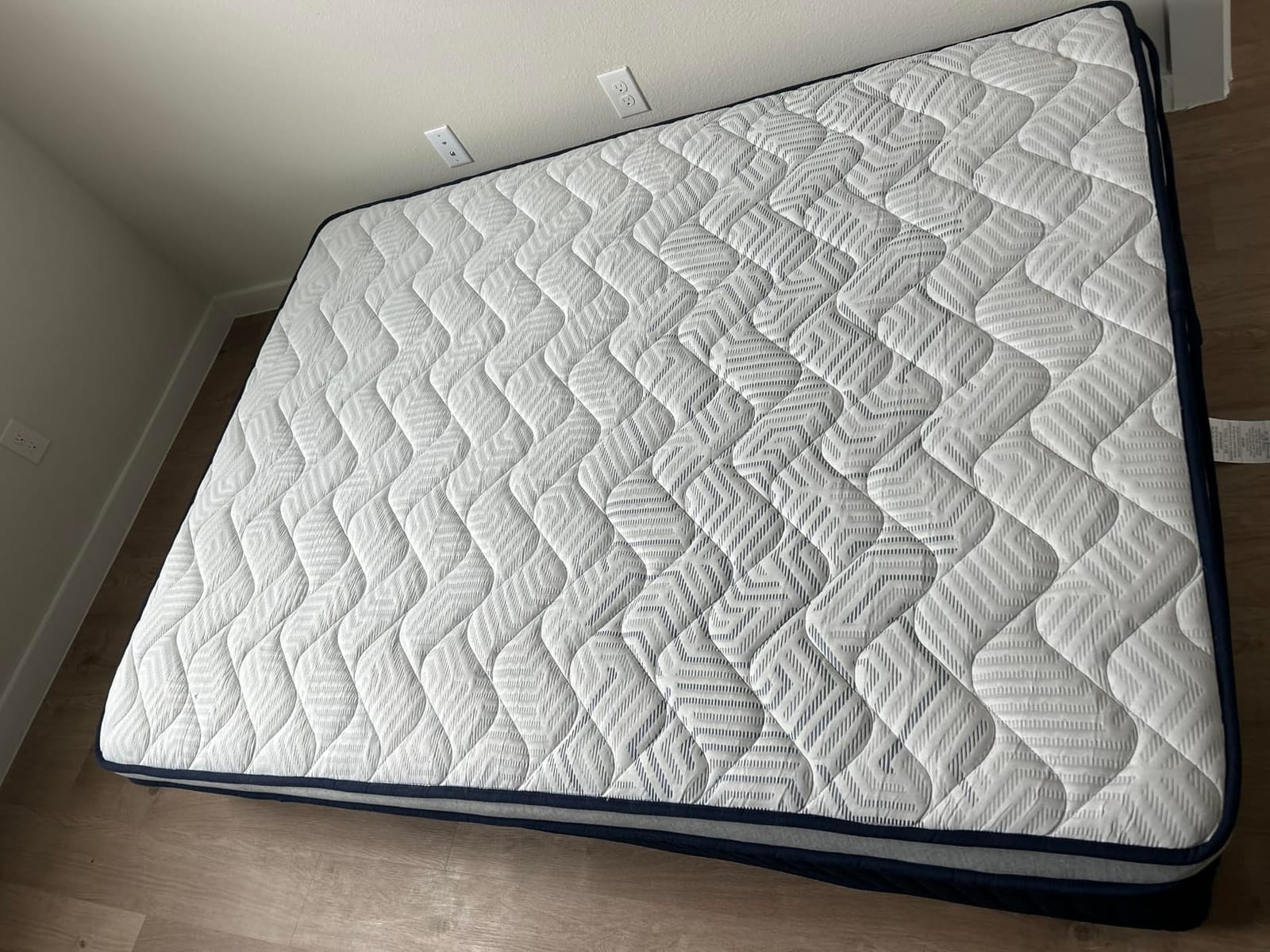 Firm Queen Mattress 10 Inch, Hybrid Mattress Queen for Pain Relief & Side Sleepers & Couples - Extra Lumbar & Shoulder Support Mattress in a box - Fiberglass Free & No Odor - 365 Night Trial customer photo 1