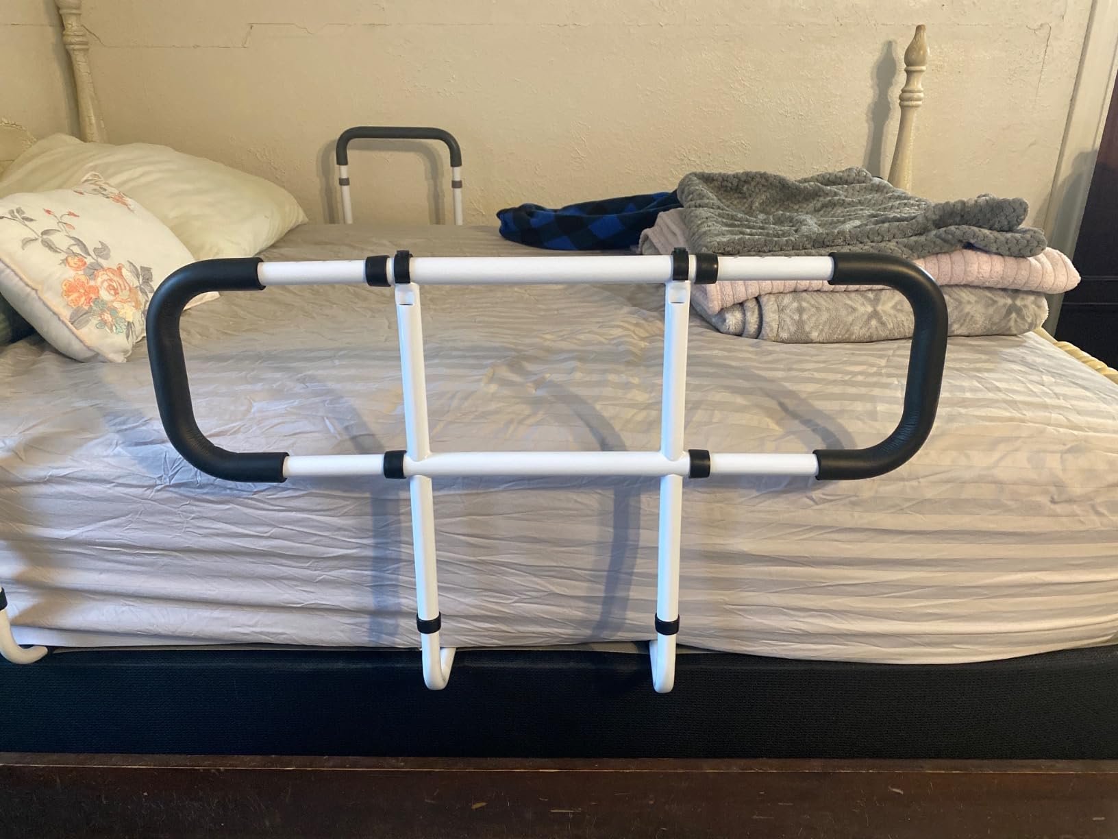 Bed Rails for Elderly Adults Safety - Extended Bed Assist Rail for Seniors - Adjustable Beds Side Rails Handle Support Bar Bed Guard with Storage Bag & Fixing Strap, Fit King Queen Full Twin Beds customer photo 1