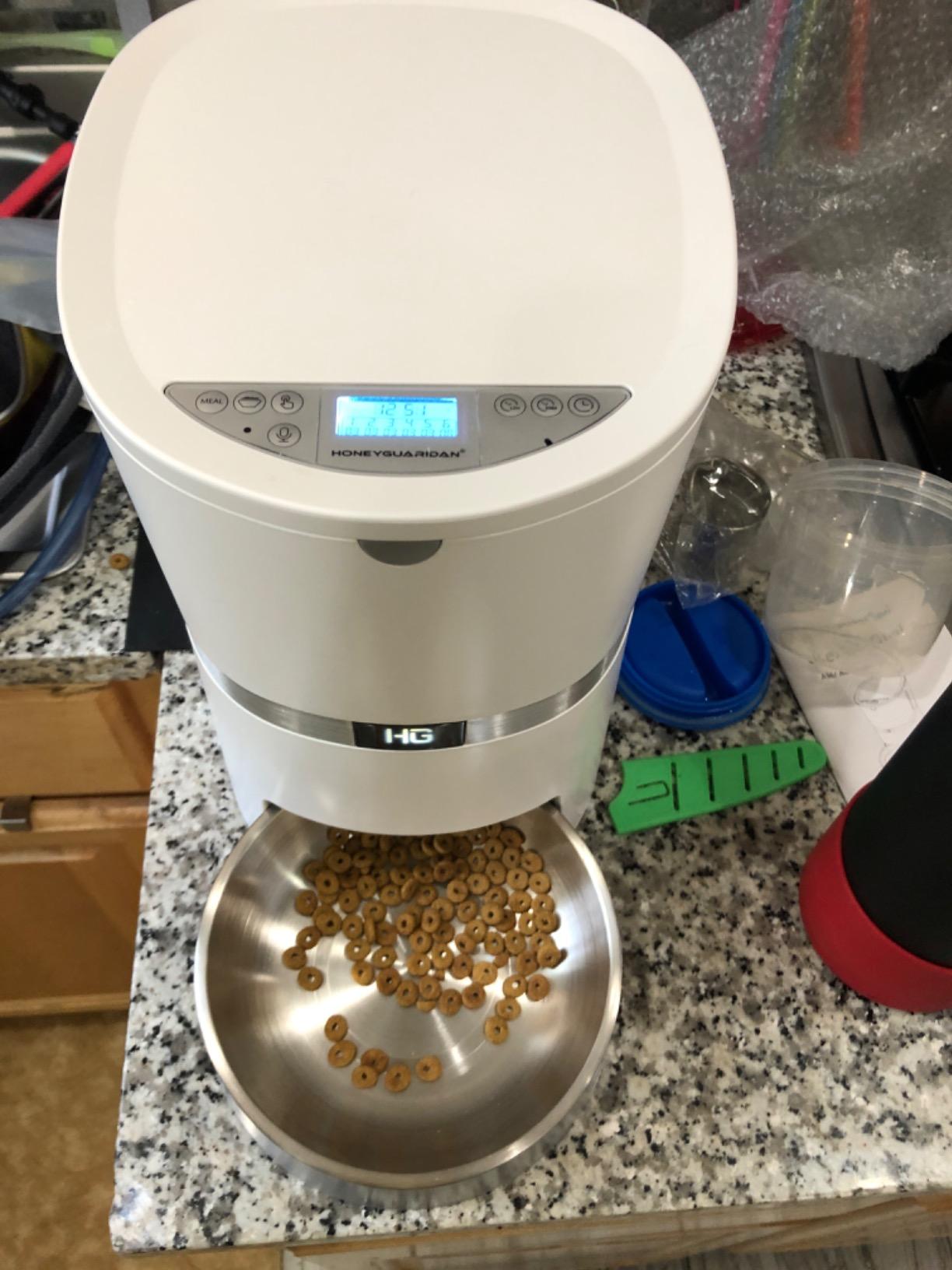 HoneyGuaridan 5L Automatic Cat Feeder for Two Cats, 2.4/5G WiFi Smart Feed Pet Feeder with Stainless Steel Bowl,APP Control Dispenser, Dual Power Supply,Desiccant Bag,10s Meal Call Black customer photo 1