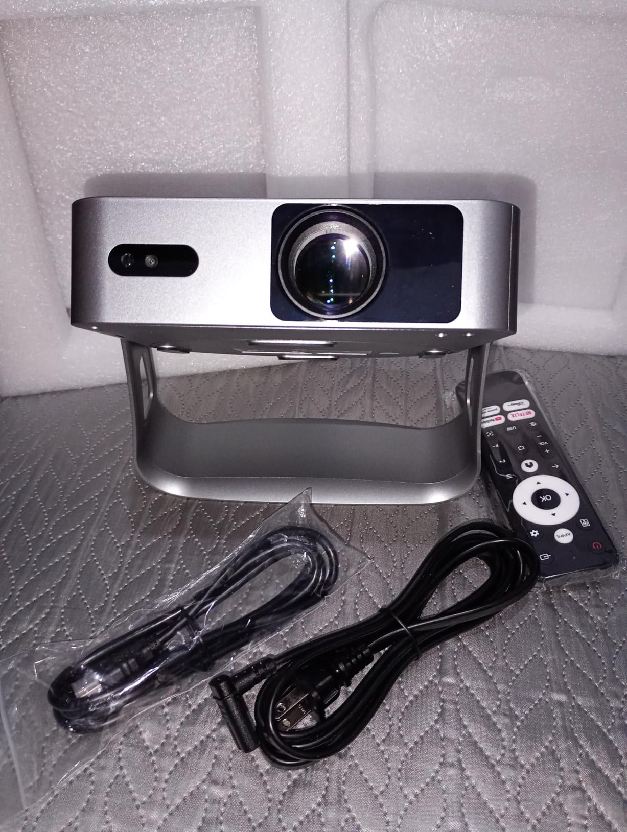 Mini Projector, VISSPL Full HD 1080P Video Projector, Portable Outdoor Projector with Tripod, Kids Gift, Home Theater Movie Phone Projector Compatible with Android/iOS/Windows customer photo 1