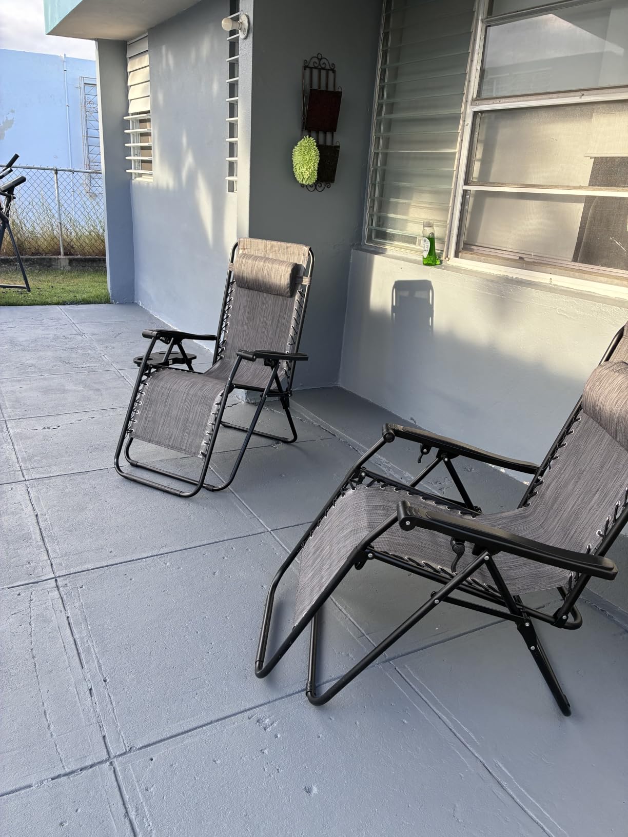 Sweetcrispy Zero Gravity Chairs Set of 2, Outdoor Folding Patio Lounge Chair with Cup Holder Tray, Portable Beach Camping Recliner for Poolside, Garden, Backyard, Lawn, Solid Black customer photo 2