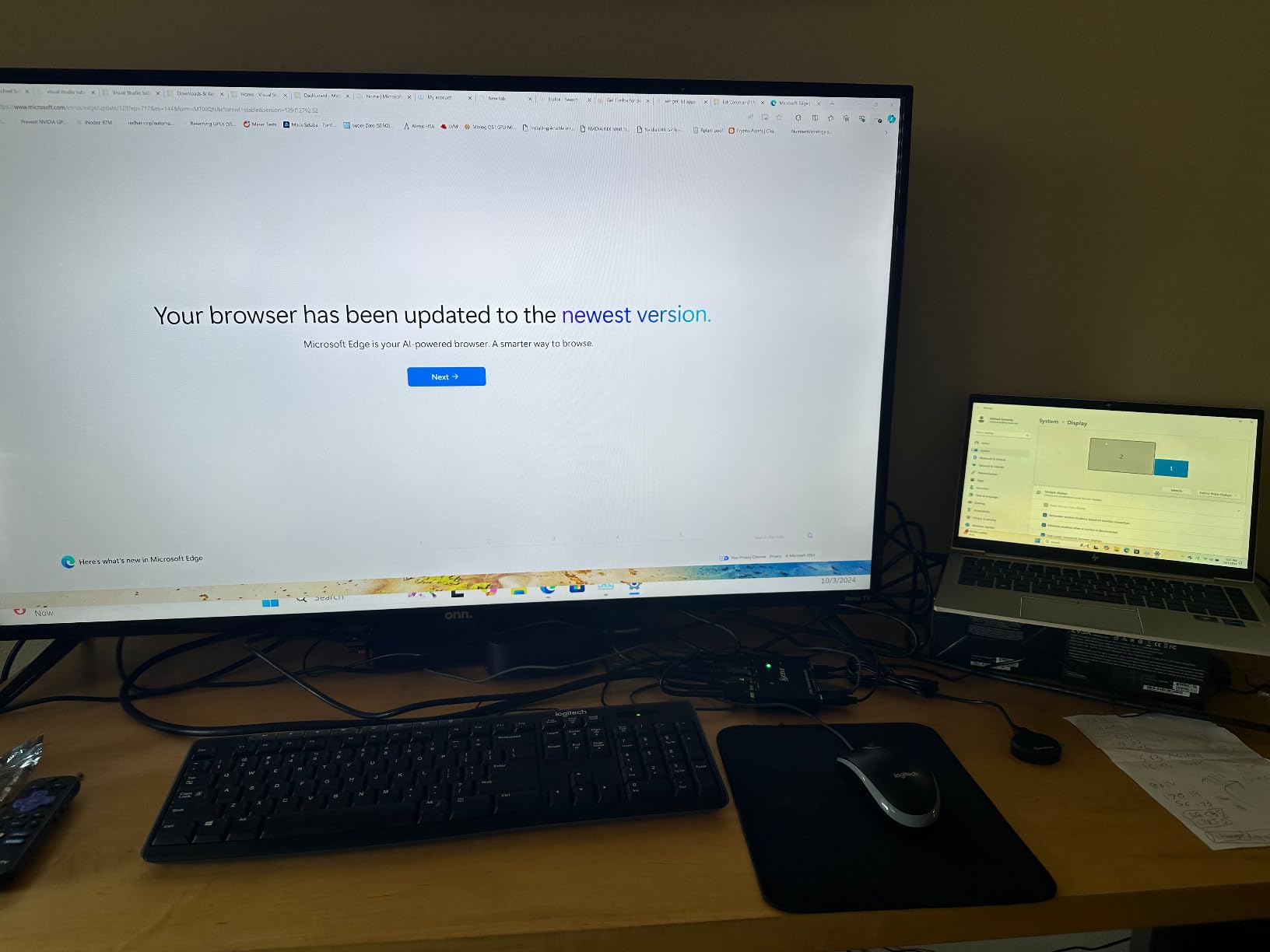 KVM Switch 2 Monitors 2 Laptops 4K@60Hz,USB C HDMI DP Dual Monitor KVM Switch for 2 Laptops Share 4 USB 3.0 Devices with 80W PD, with 2 USB-C Cables and Wired Remote customer photo 2