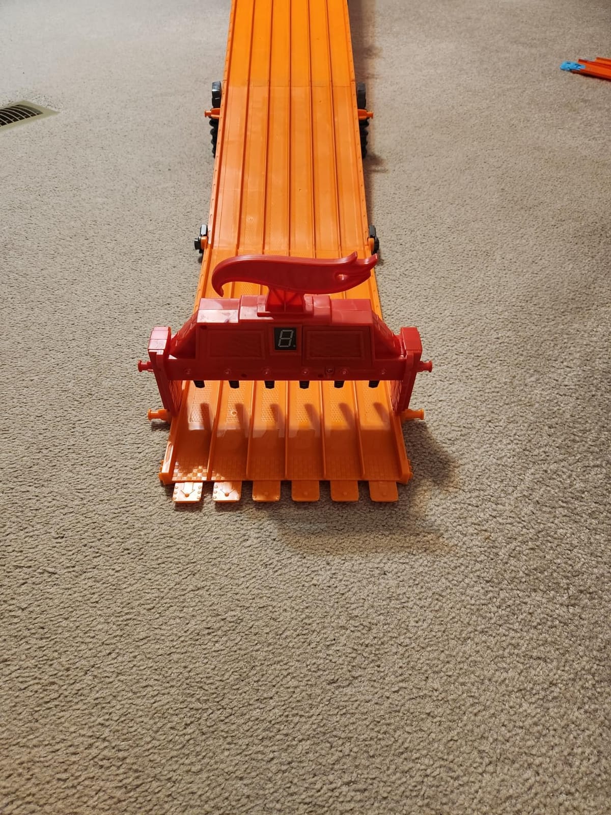 Hot Wheels Super 6-Lane Raceway & 6 1:64 Scale Toy Cars customer photo 2