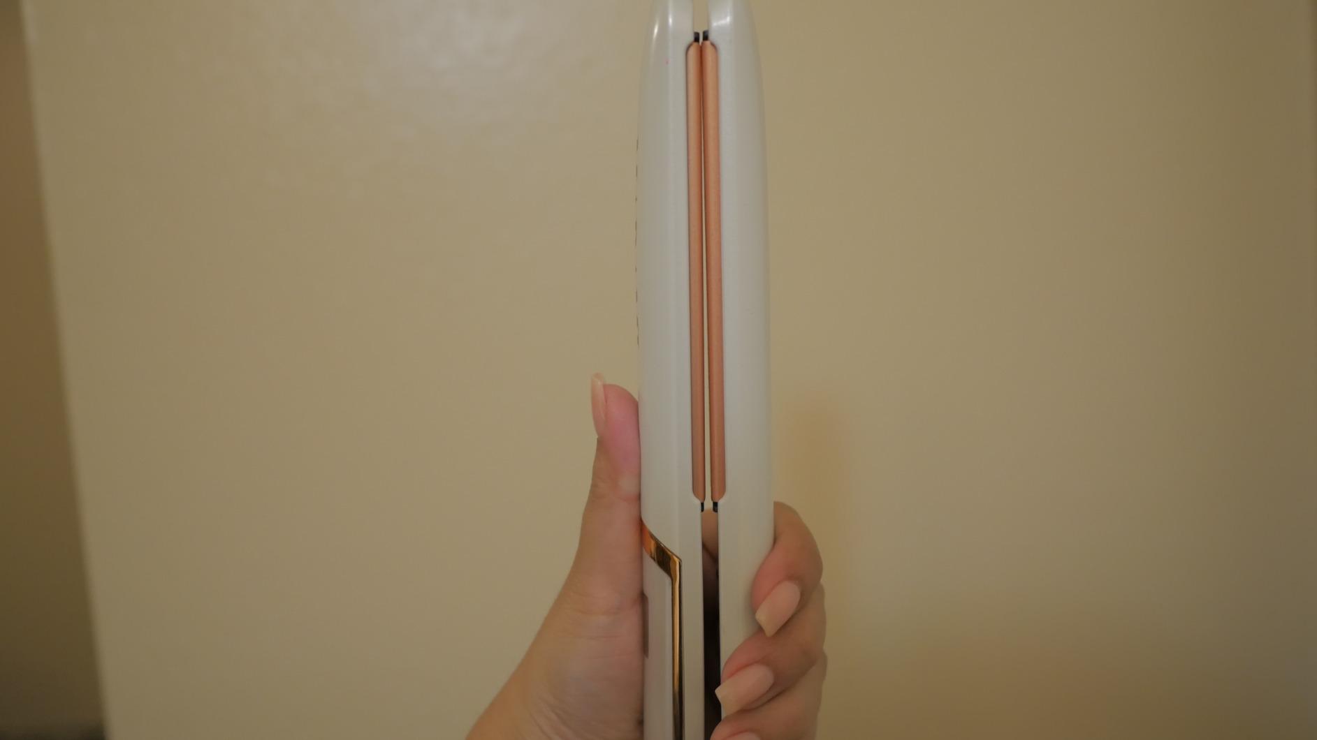 Conair Double Ceramic Flat Iron, 1-Inch Flat Iron Hair Straightener, Five Heat Settings, Extra Long Floating Plates, White customer photo 2