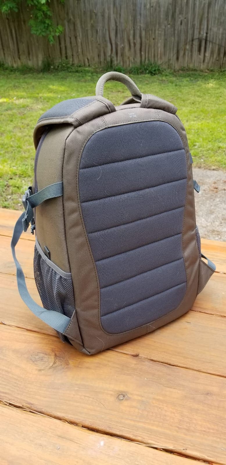 Lowepro Tahoe BP 150, Camera Bag, Lightweight Compact Camera Backpack for Cameras, CSC, DJI Spark Drone, Mica Pixel Camo, 27.5 x 21.7 x 40.3 cm, Medium, LP37056-0WW customer photo 2