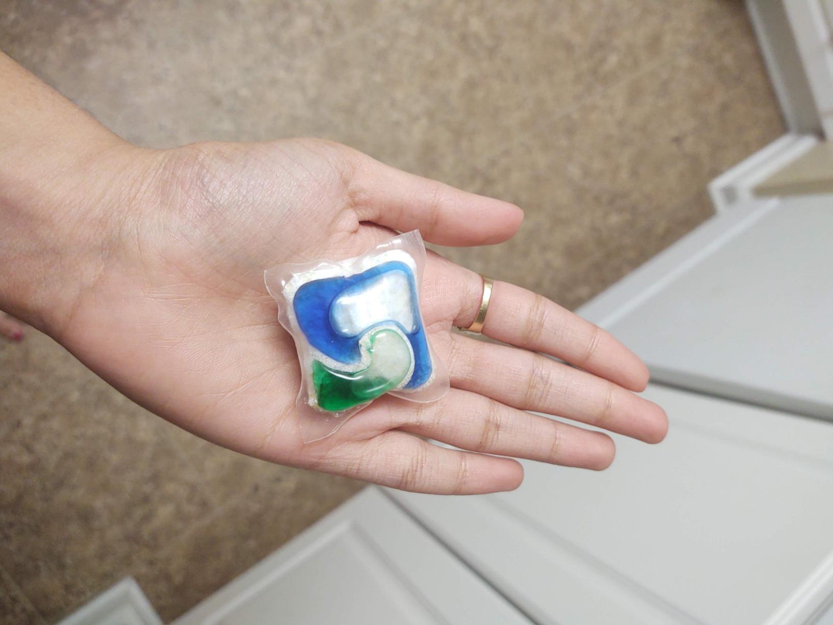 Cascade Complete Dishwasher Pods - Fresh Scent ActionPacs, Dishwasher Detergent, Dishwasher Soap, Detergent Pods, 78 Count customer photo 1