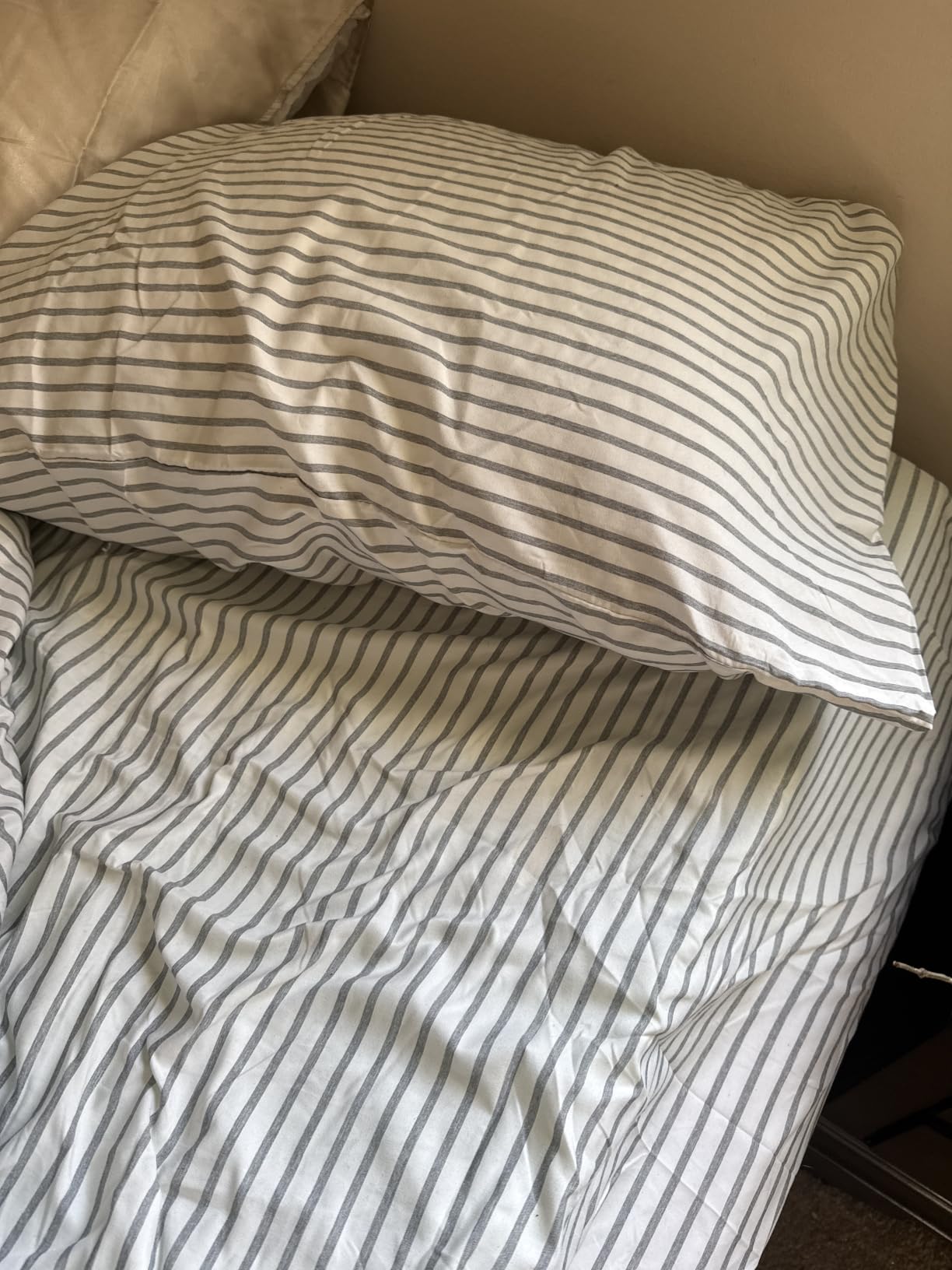 Queen Size 4 Piece Sheet Set - Breathable & Cooling Sheets - Dark Grey customer photo 2