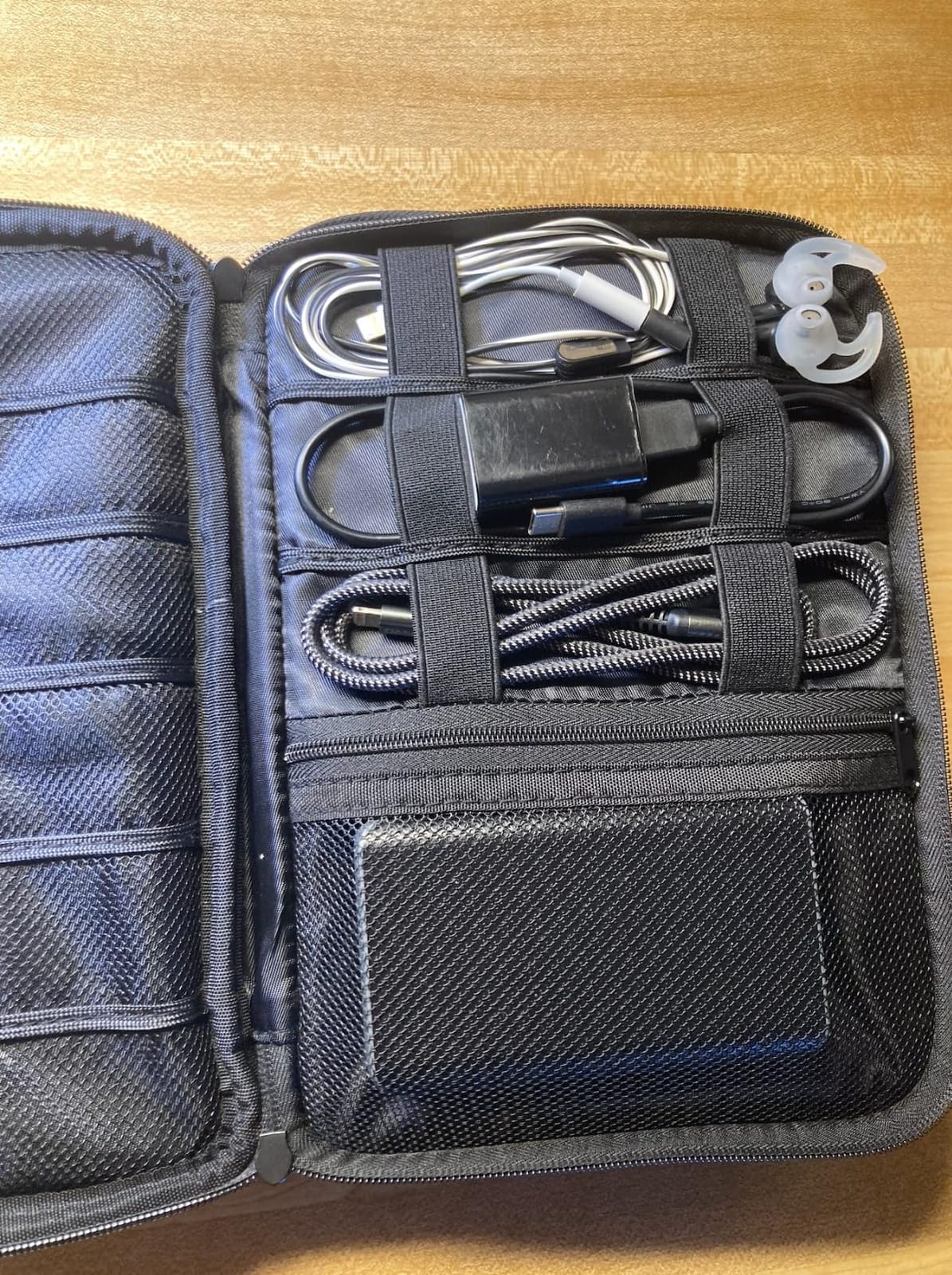 UGREEN Electronic Organizer Travel Cable Organizer Storage Bag for Data Cables, USB C Charger, SD Card, Hard Drive, Charging Cord, Mouse, Power Bank, Phone, Power Adapter Plug Electronics Accessories customer photo 1