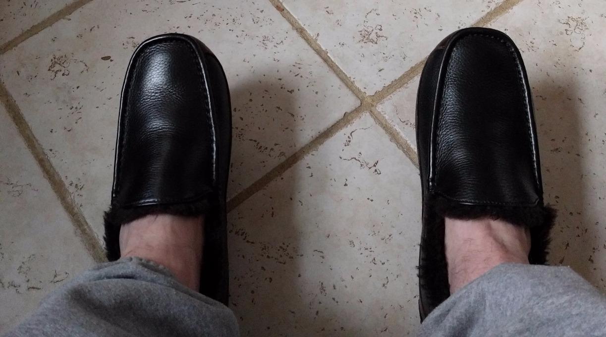UGG Men's Ascot Slipper customer photo 1