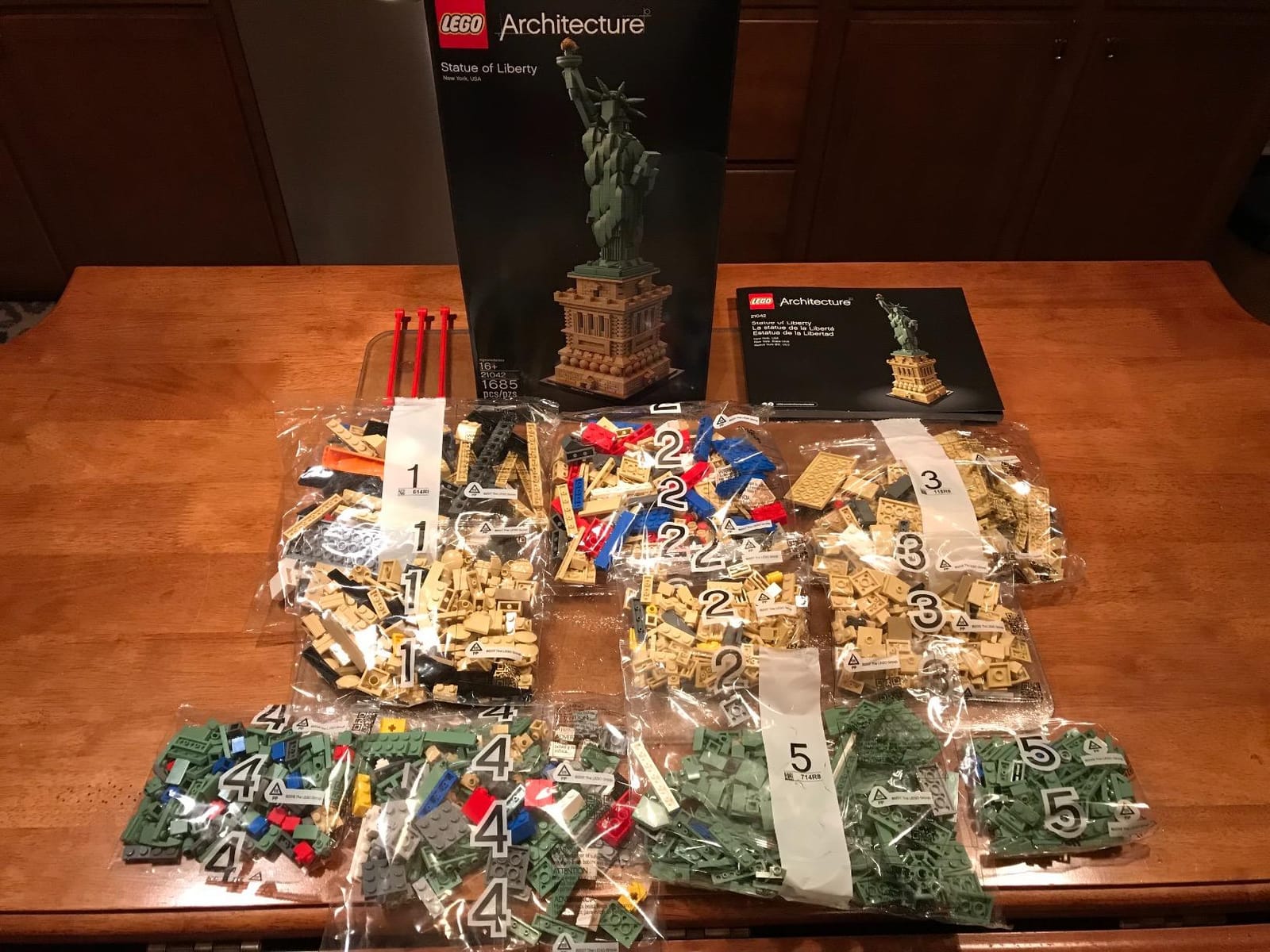 LEGO Architecture Statue of Liberty Model Building Set - Collectible New York City Souvenir, Creative Home Décor or Office Centerpiece, Great Gift Idea for Adults and Teens, 21042 customer photo 1