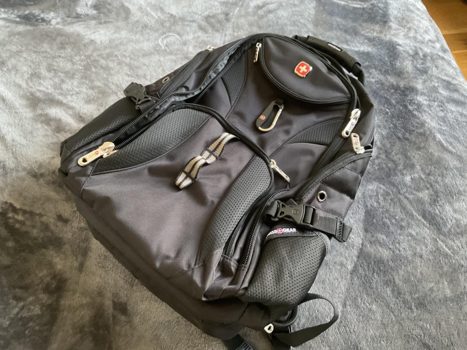 SwissGear Travel Tech Elite Laptop Backpack – Fits Laptops up to 16” – ScanSmart TSA-Friendly Backpack with USB Port, Shoe Compartment & Organizer Pockets – Black Dot customer photo 1