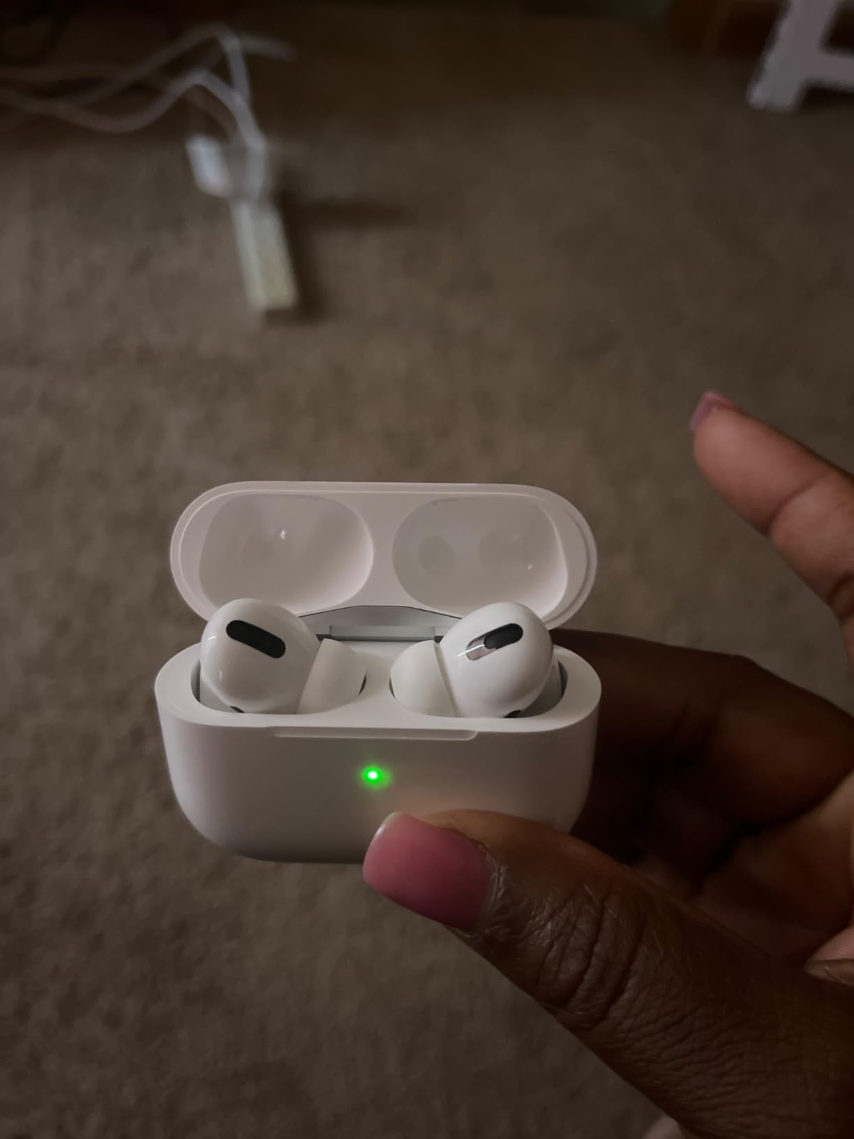 Apple AirPods Pro - 1st Gen (Renewed) customer photo 1