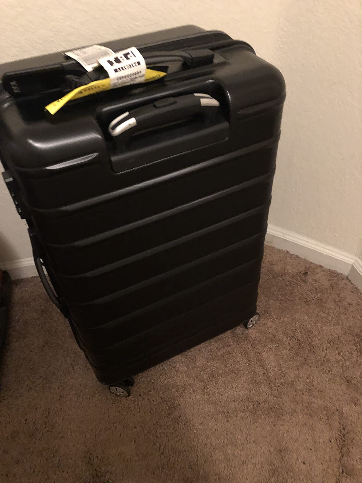 Samsonite Omni 2 24-Inch Medium Checked Hardside Luggage with 360° Spinner Wheels - Scratch Resistant Hardshell - TSA Lock - Expandable Polycarbonate Shell for Lightweight Travel - Midnight Black customer photo 1