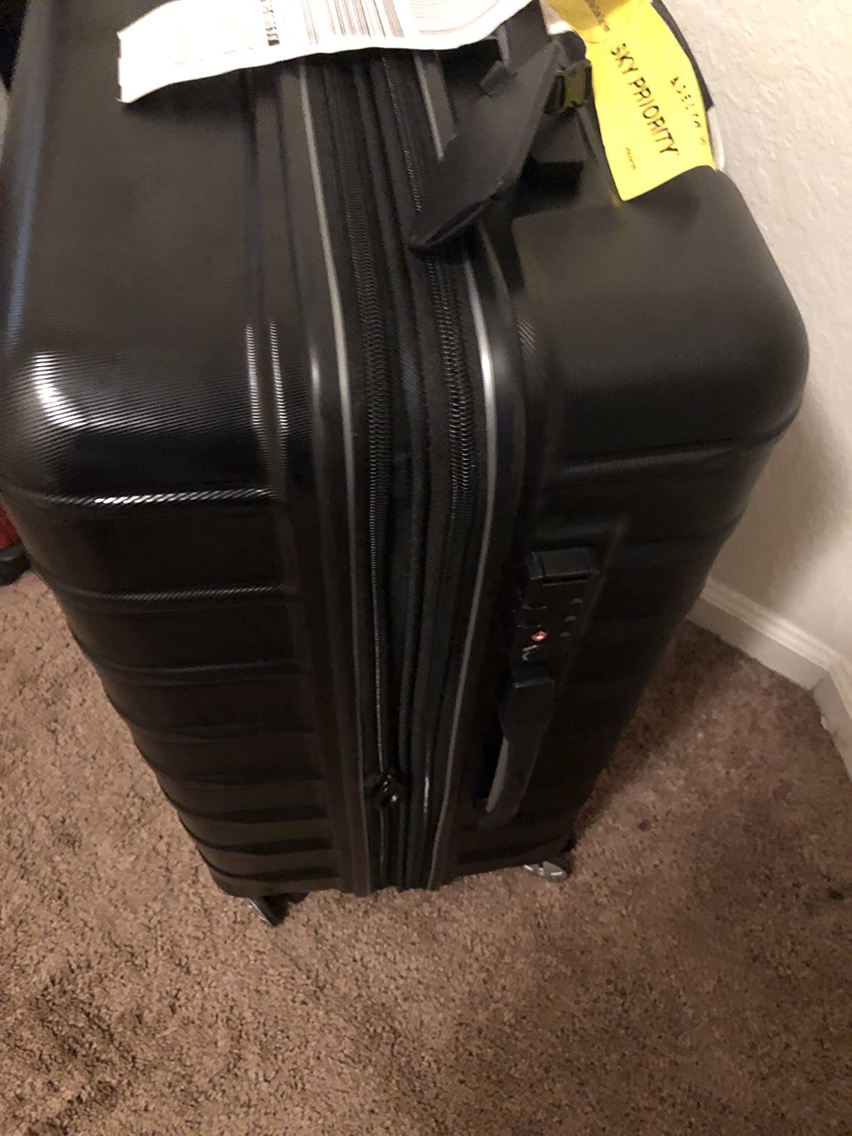 Samsonite Omni 2 24-Inch Medium Checked Hardside Luggage with 360° Spinner Wheels - Scratch Resistant Hardshell - TSA Lock - Expandable Polycarbonate Shell for Lightweight Travel - Midnight Black customer photo 2