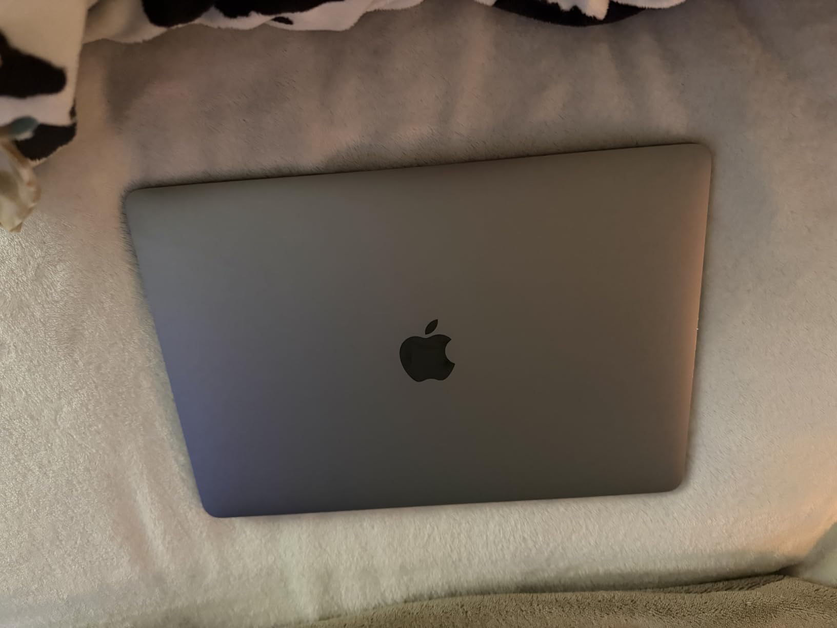 Apple MacBook Air Late 2020 with Apple M1 Chip (13.3 inch, 8GB RAM, 256GB SSD) Space Gray (Renewed) customer photo 2