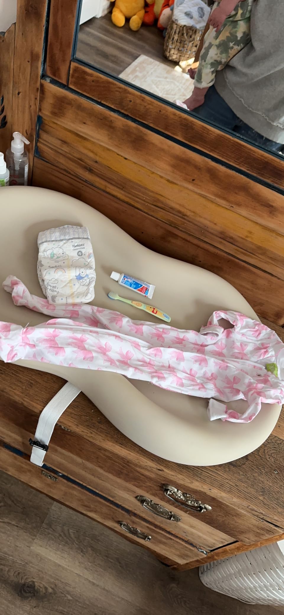 Huggies Overnites Diapers Size 5, 50 Count customer photo 1