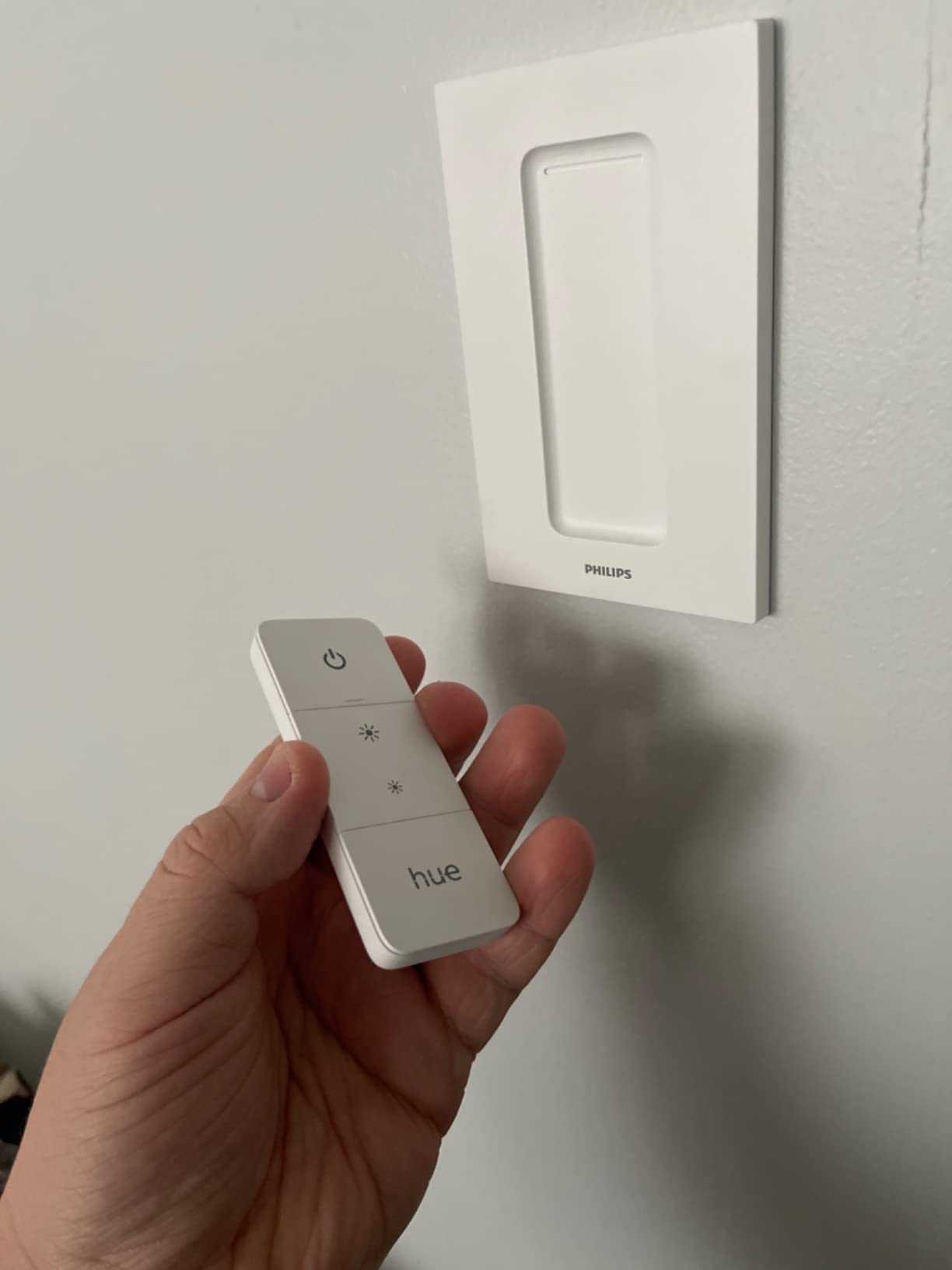 Philips Hue Smart Dimmer Switch Remote, 1-Pack, White customer photo 1
