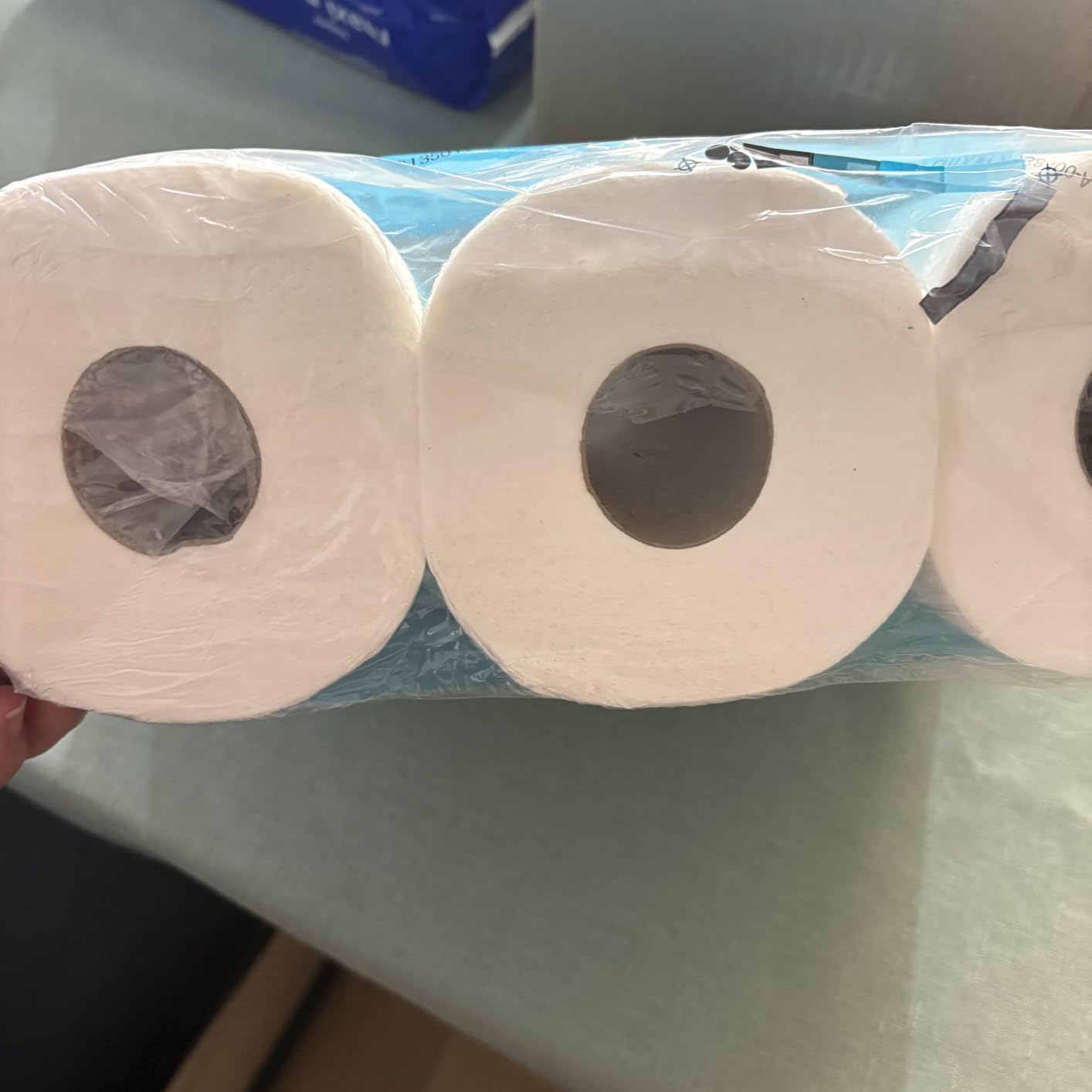 Amazon Basics 2-Ply Soft Toilet Paper, 30 Rolls (5 Packs of 6), 350 Sheets per Roll, Septic Safe, Equivalent to 185 Regular Rolls customer photo 2