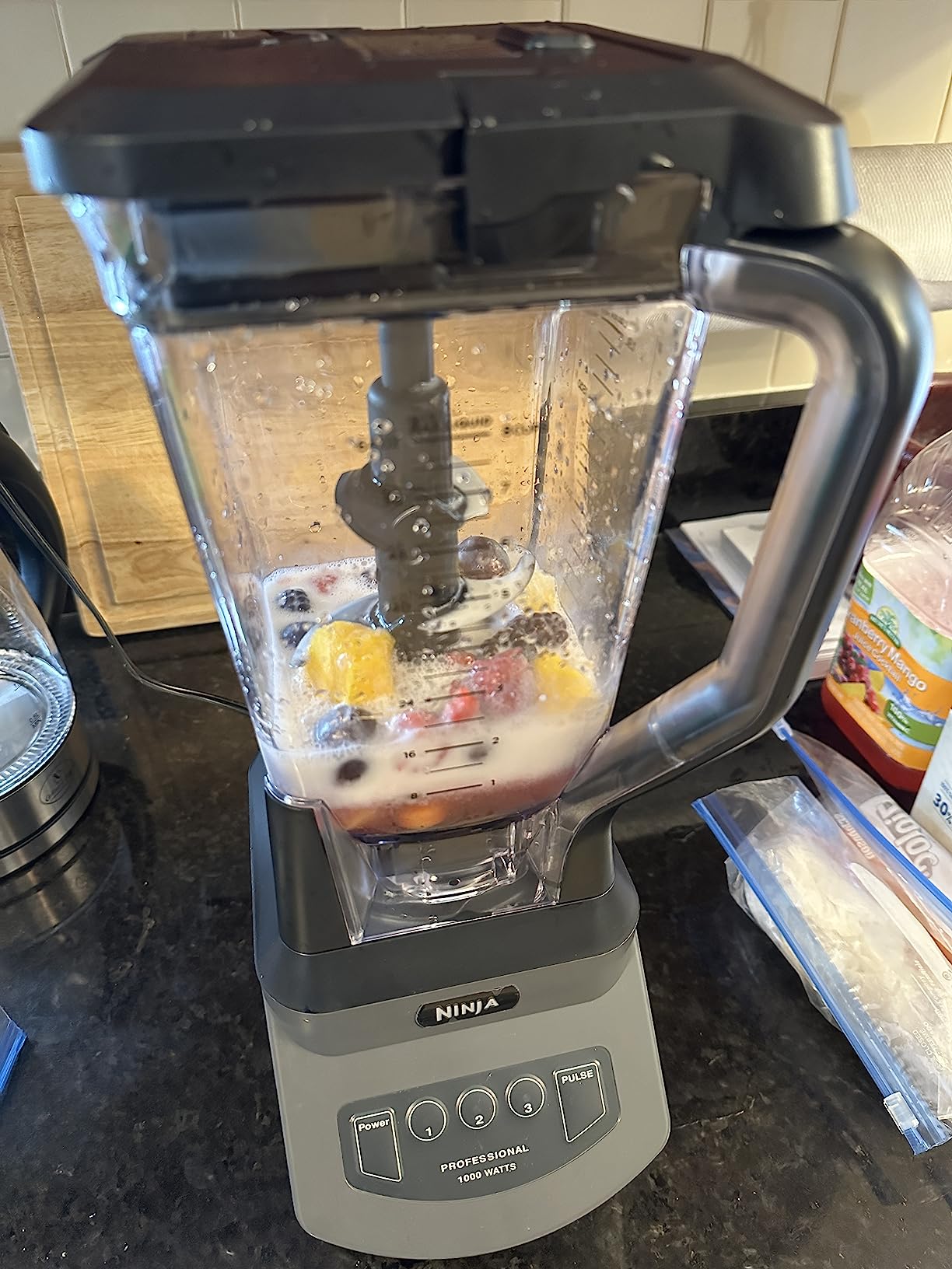 Ninja Blender for Smoothies & Shakes, 1000W, 72oz Pitcher, Black, NJ601AMZ customer photo 1